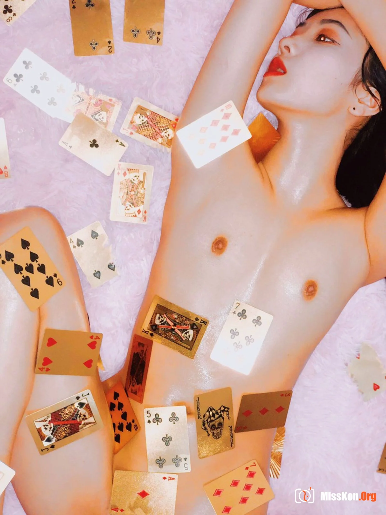 Jie Ge: Poker - Photo 2