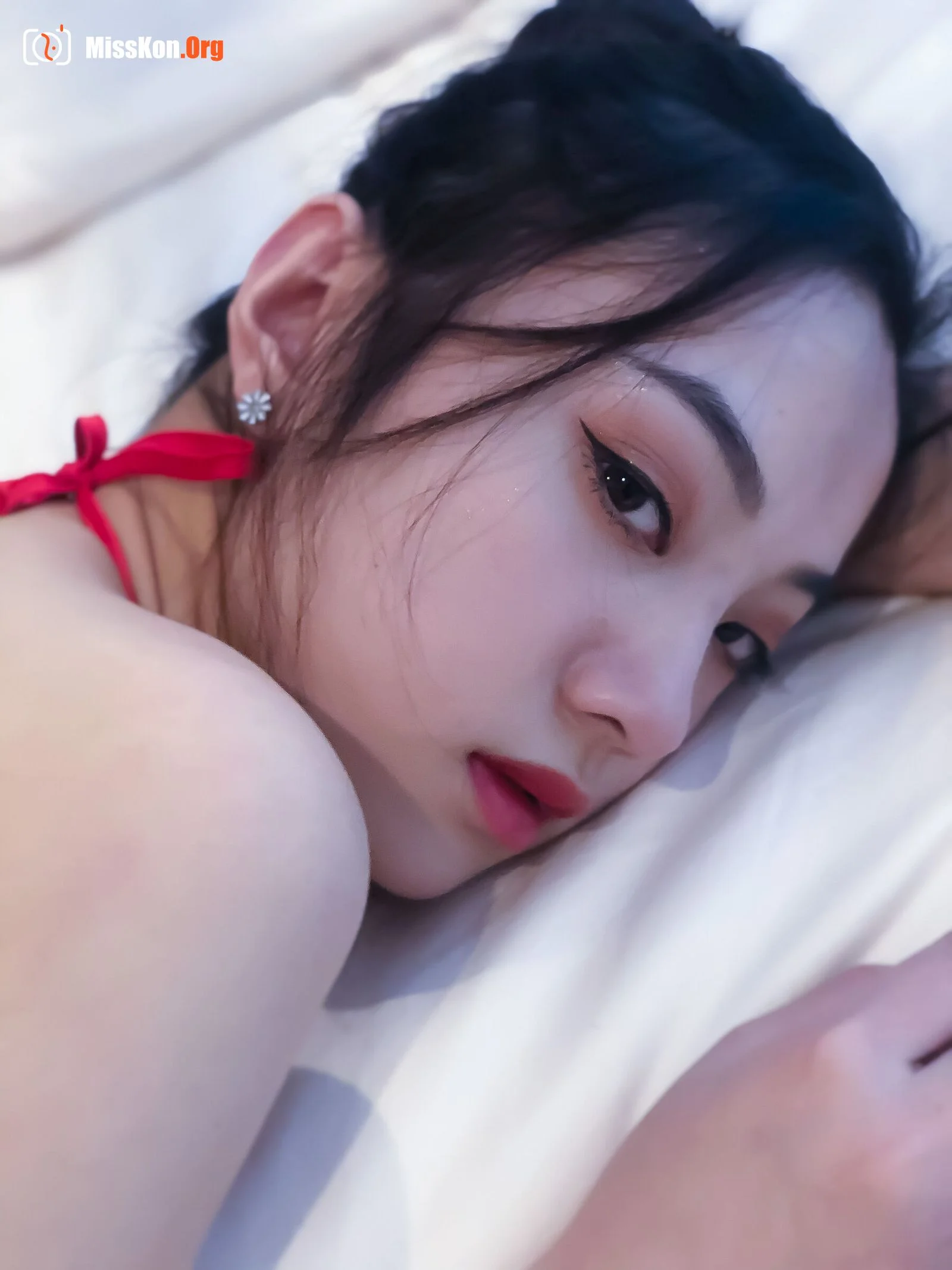 Jie Ge: Red bellyband - Photo 4