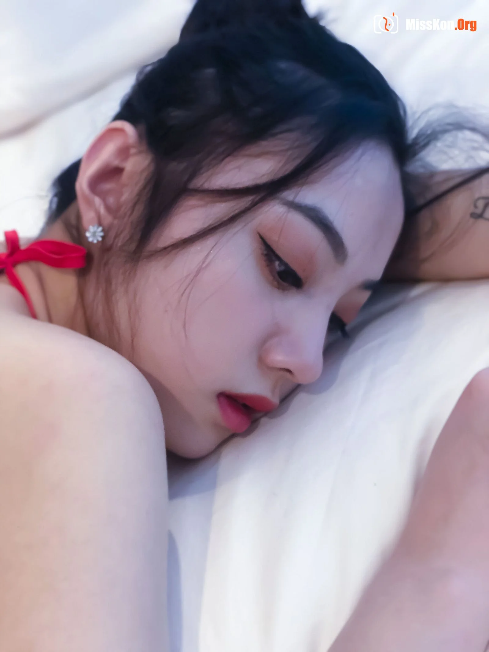 Jie Ge: Red bellyband - Photo 5