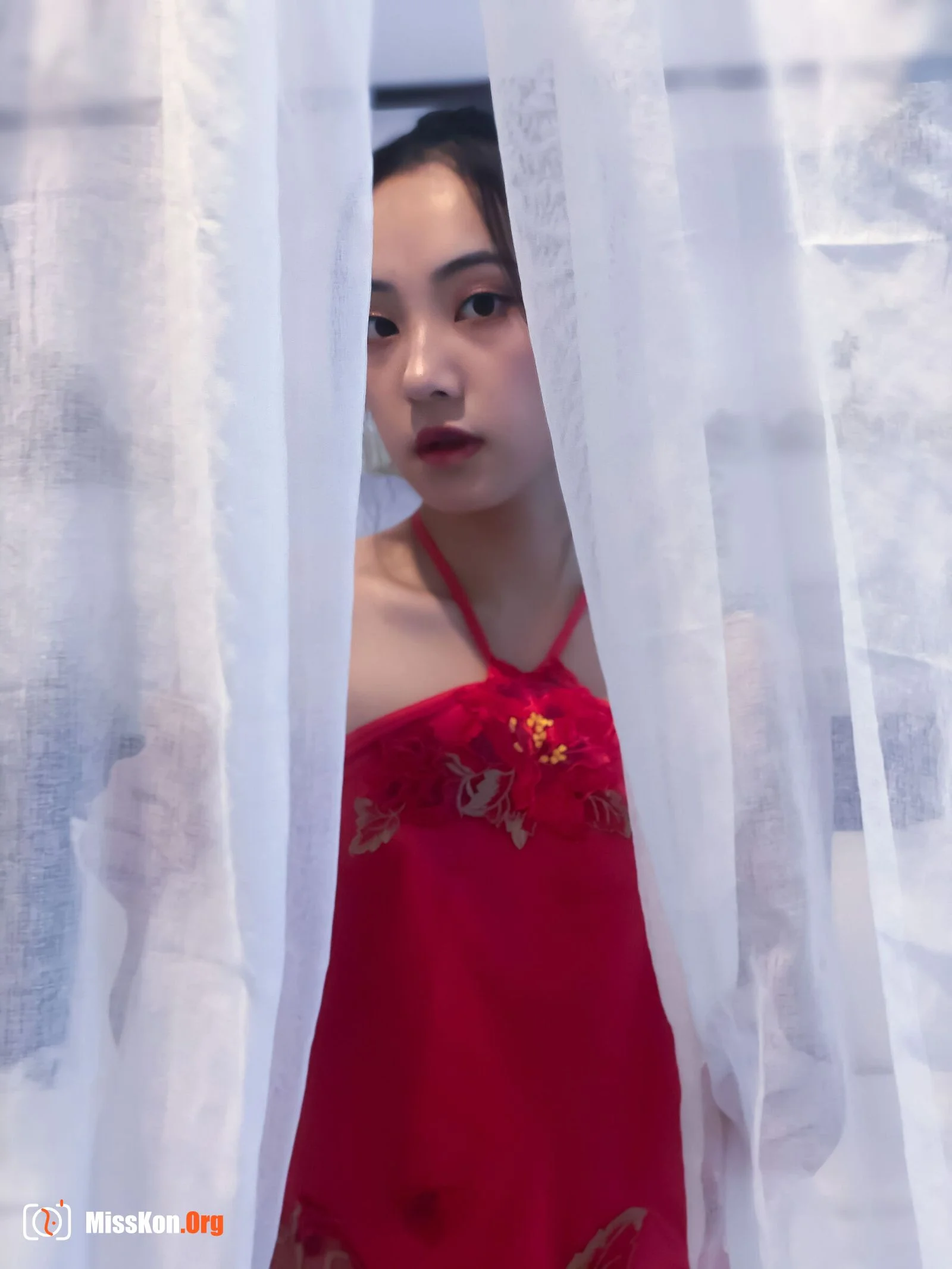 Jie Ge: Red bellyband - Photo 7