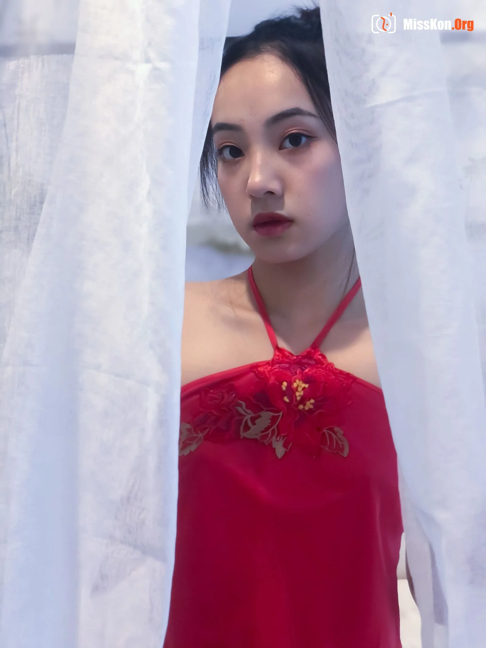 Jie Ge: Red bellyband - Photo 8