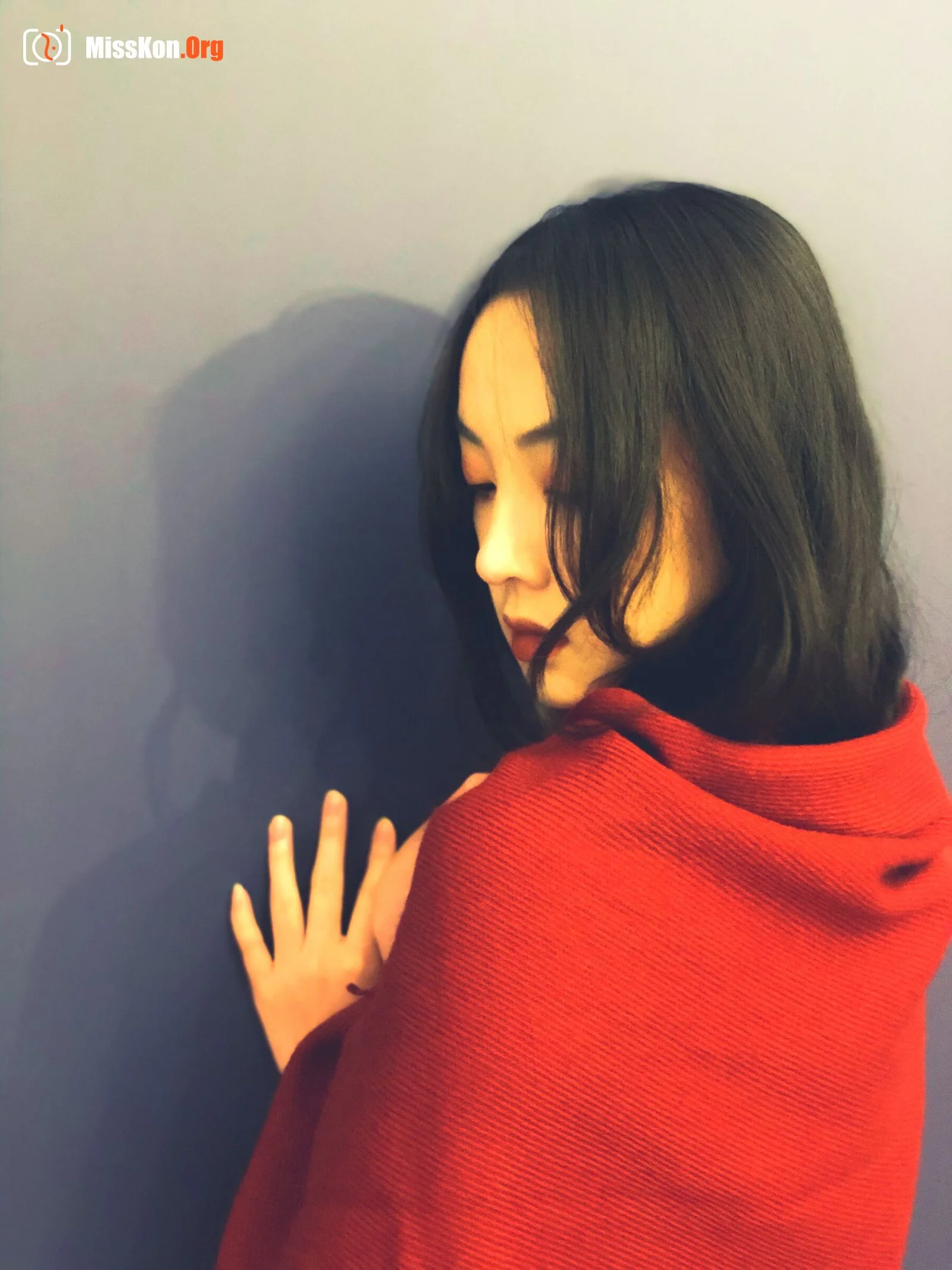 Jie Ge: Red silk - Photo 3