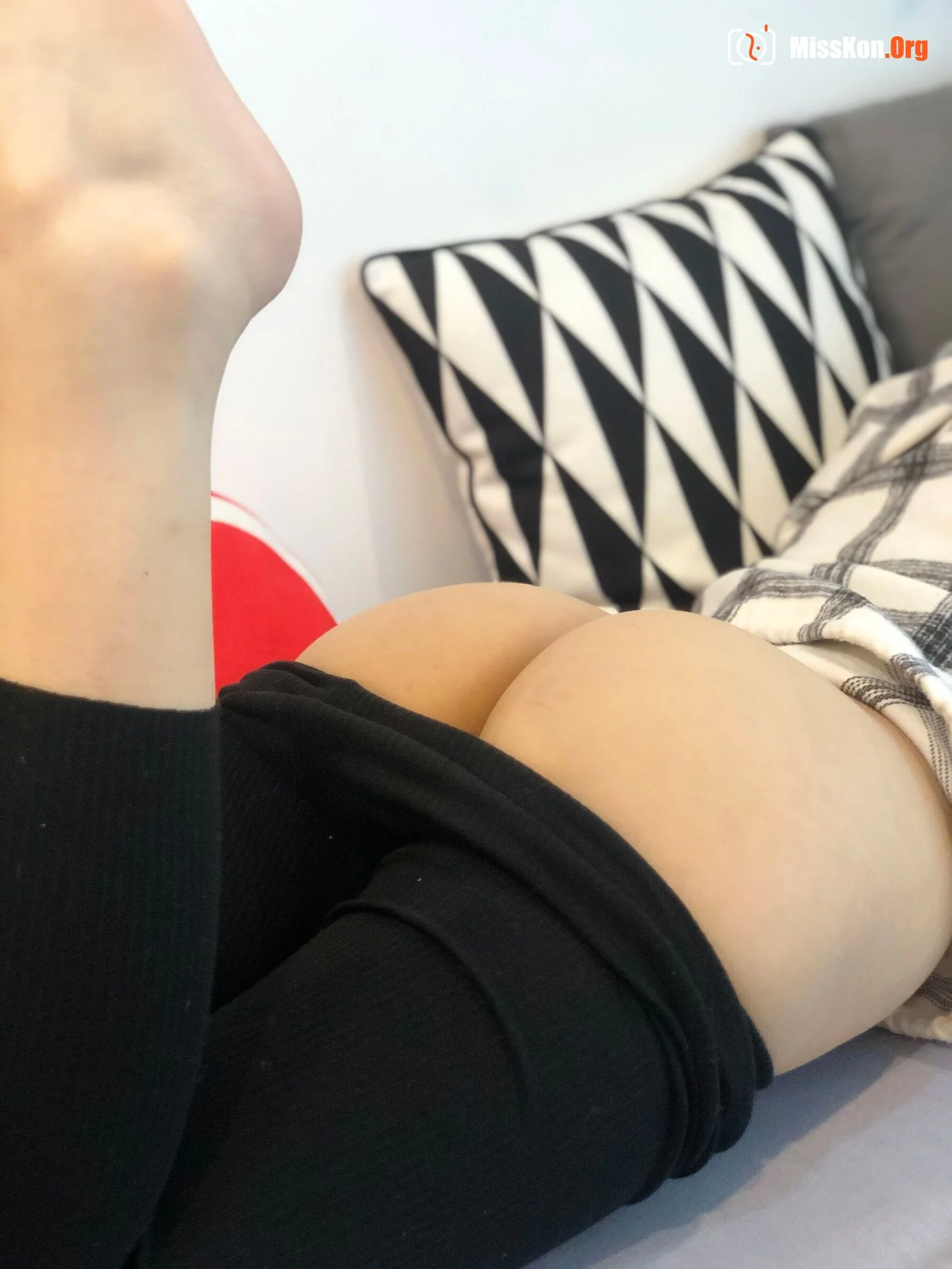 Jie Ge: Sofa - Photo 2