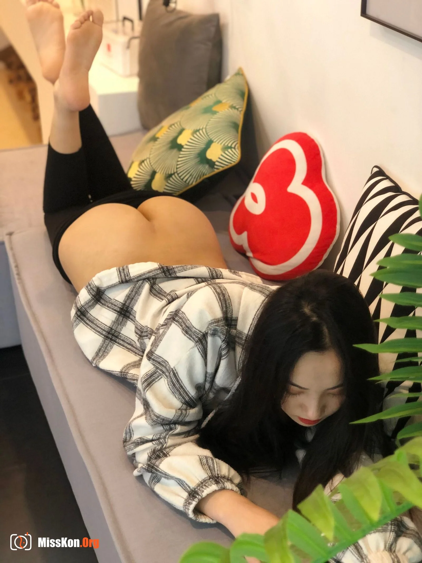 Jie Ge: Sofa - Photo 4