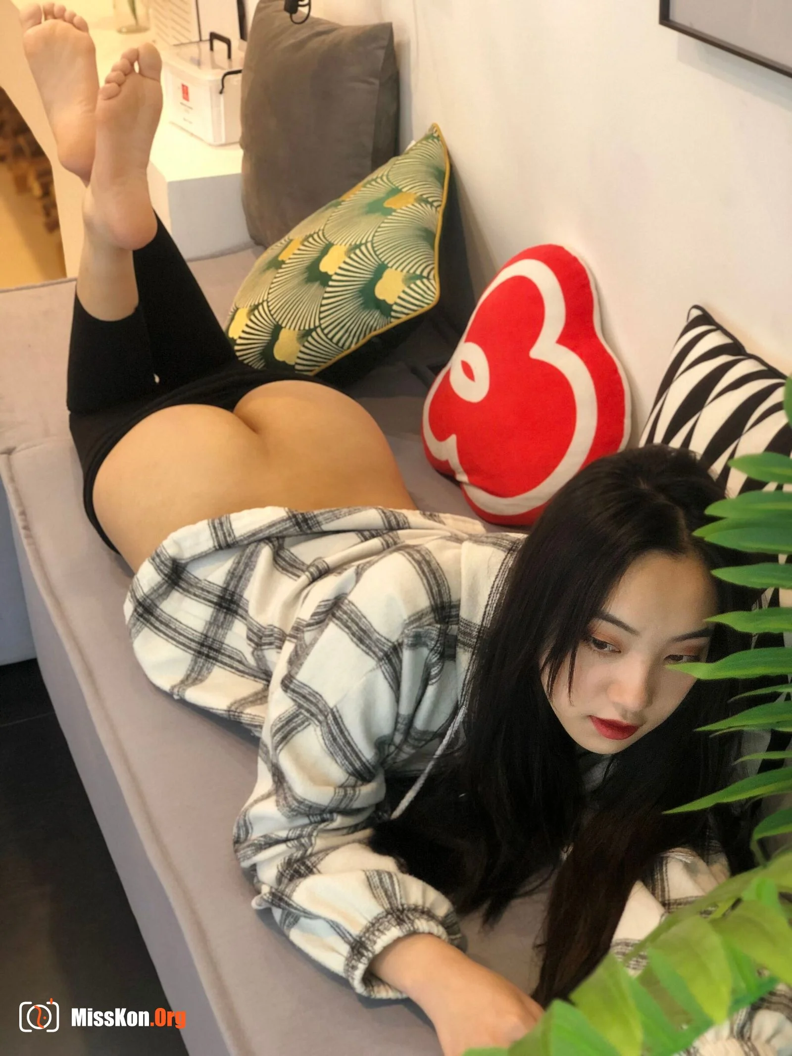 Jie Ge: Sofa - Photo 5