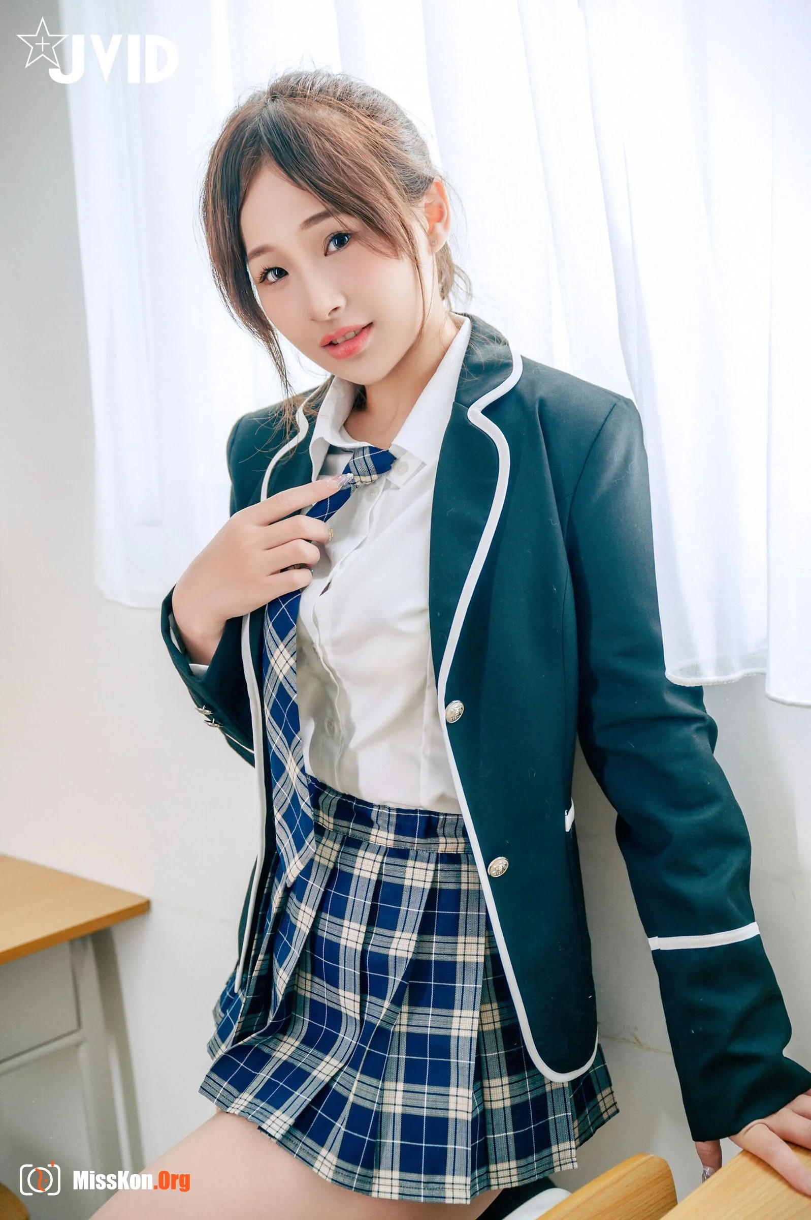 Jie Mi: After class, the teacher found Jiemi in the classroom and had her anus opened - Photo 16