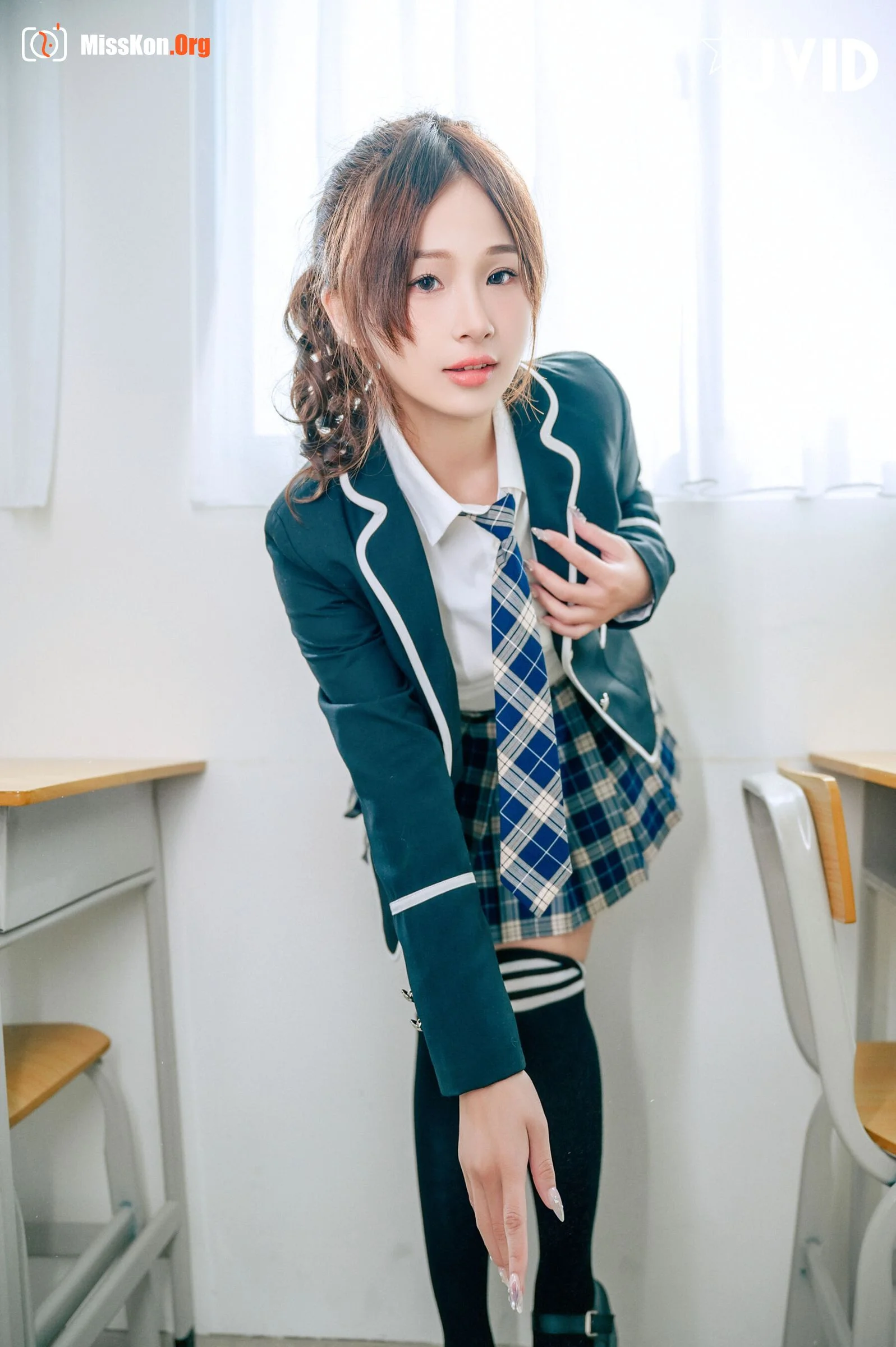Jie Mi: After class, the teacher found Jiemi in the classroom and had her anus opened - Photo 18