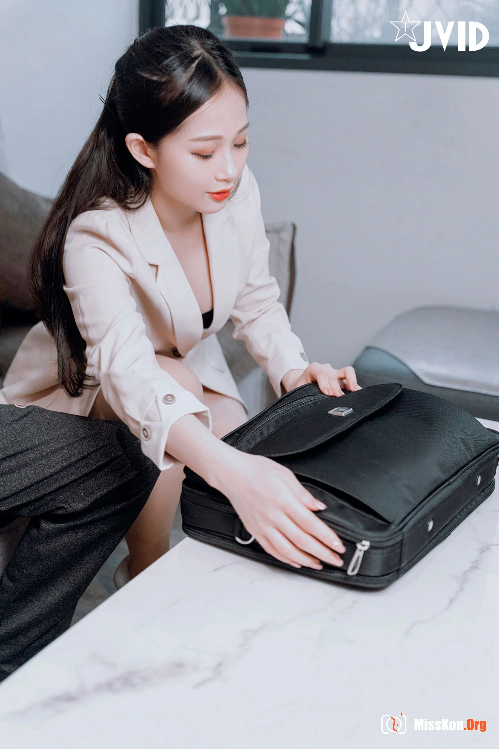 Jie Mi: Masturbation cup door-to-door salesman - Photo 3