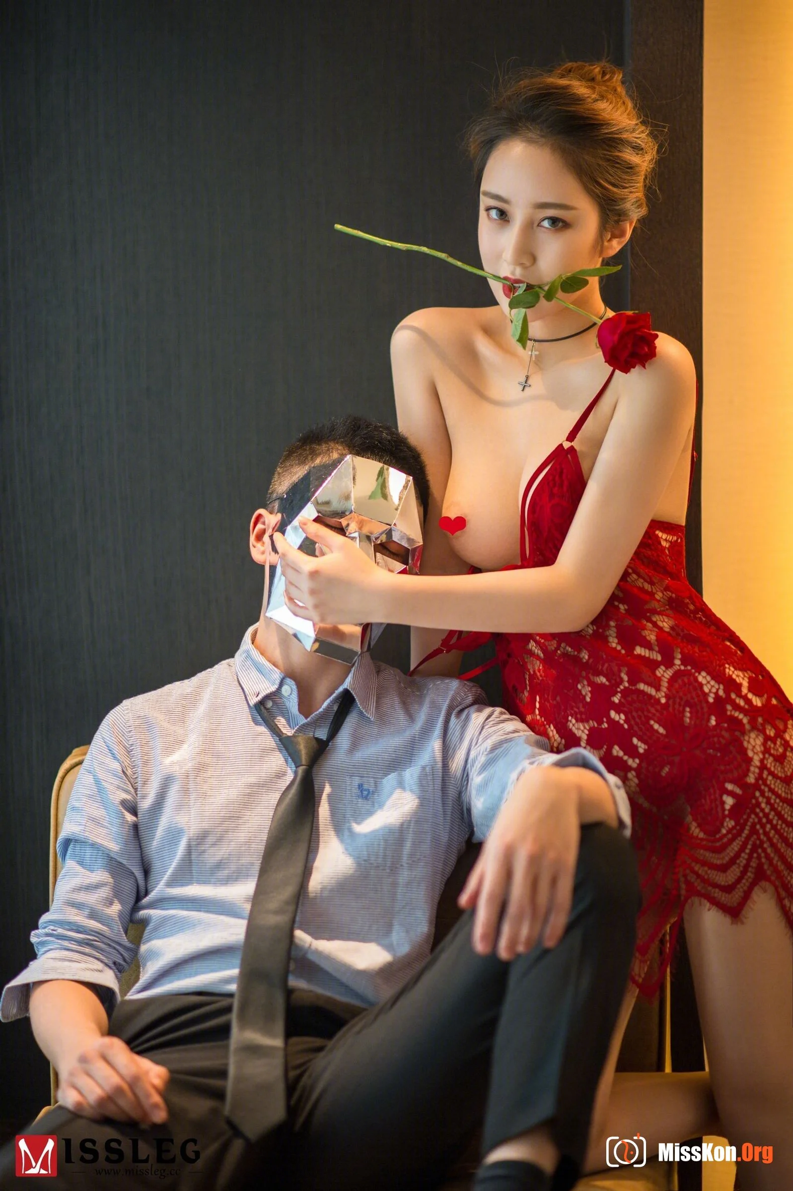 Joey Lynn: Valentine's Day Rose Story (F001) - Photo 12