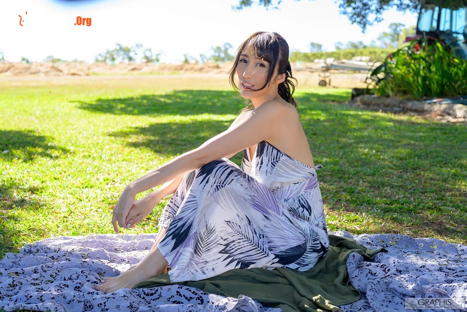 JULIA: The Cool Beauty - Photo 15