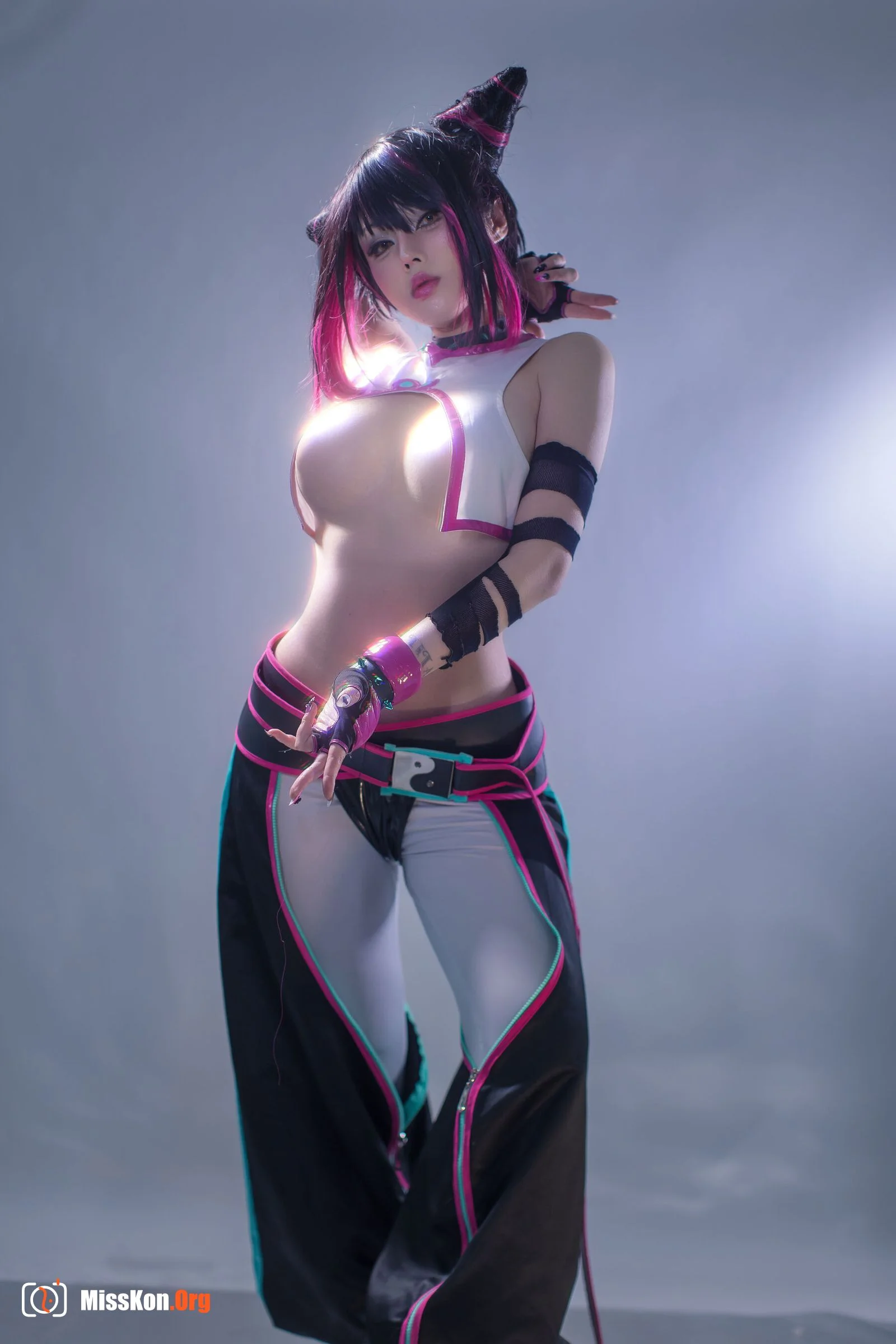 Julie Juri - Photo 16