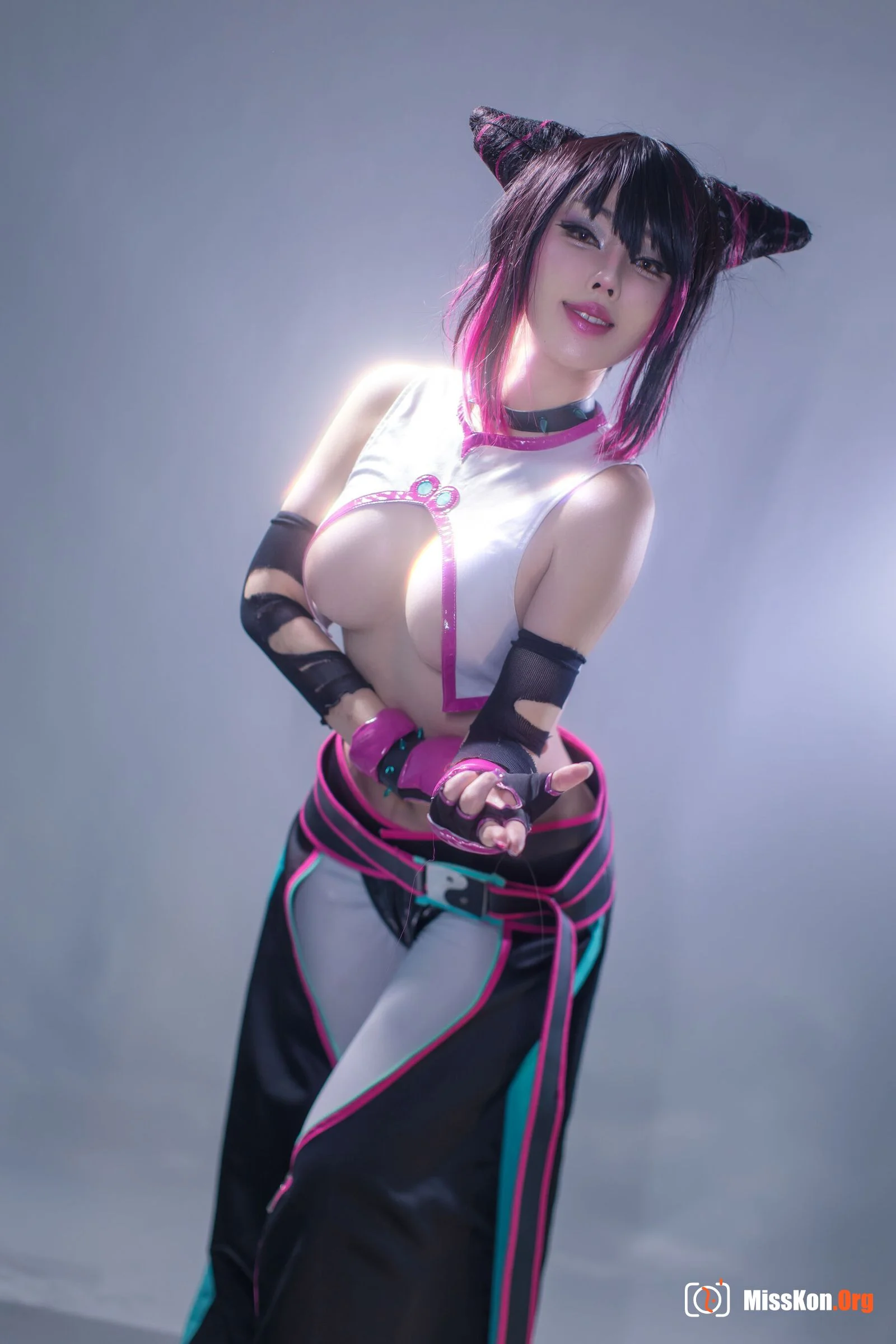 Julie Juri - Photo 17