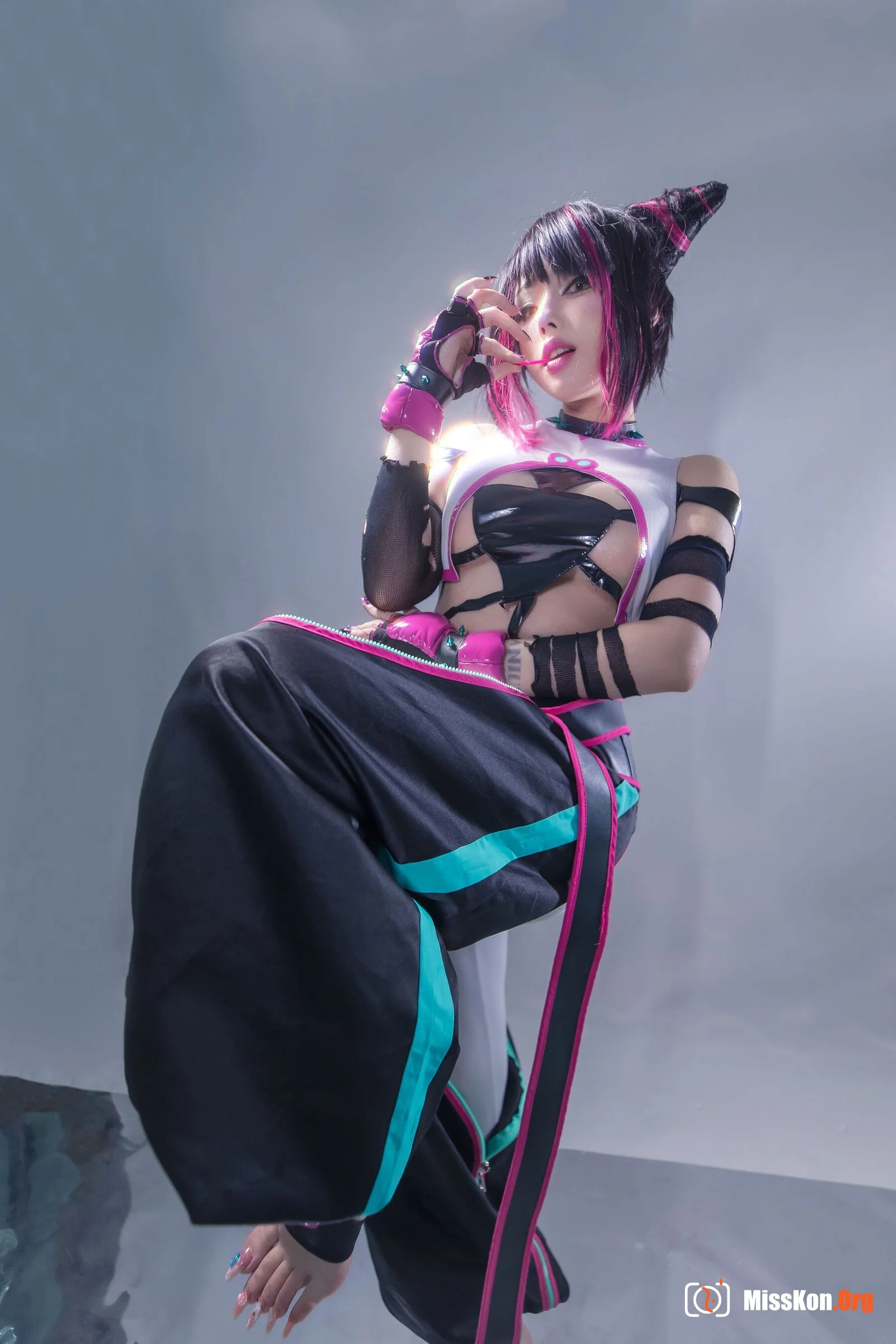 Julie Juri - Photo 3
