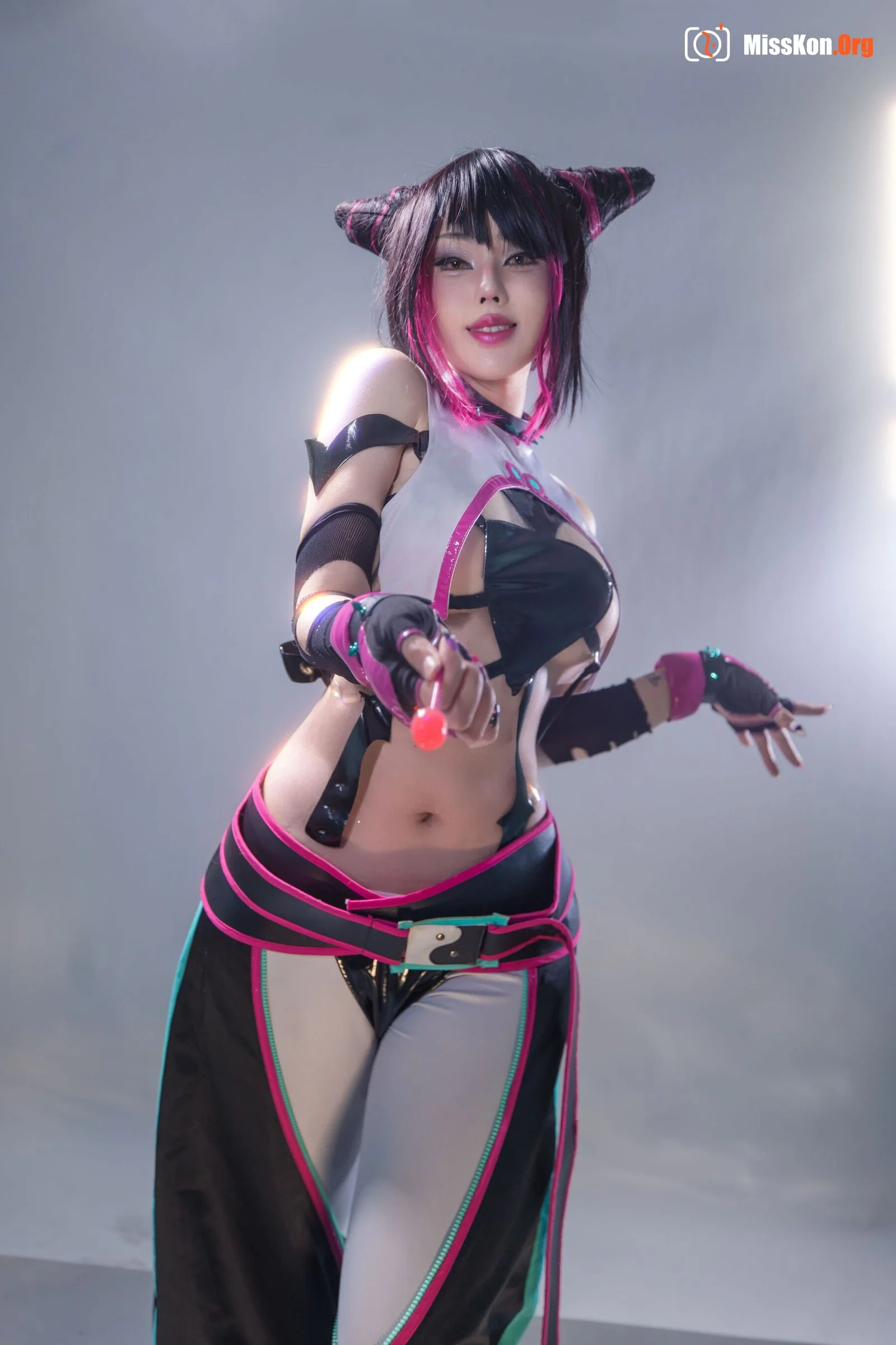 Julie Juri - Photo 5