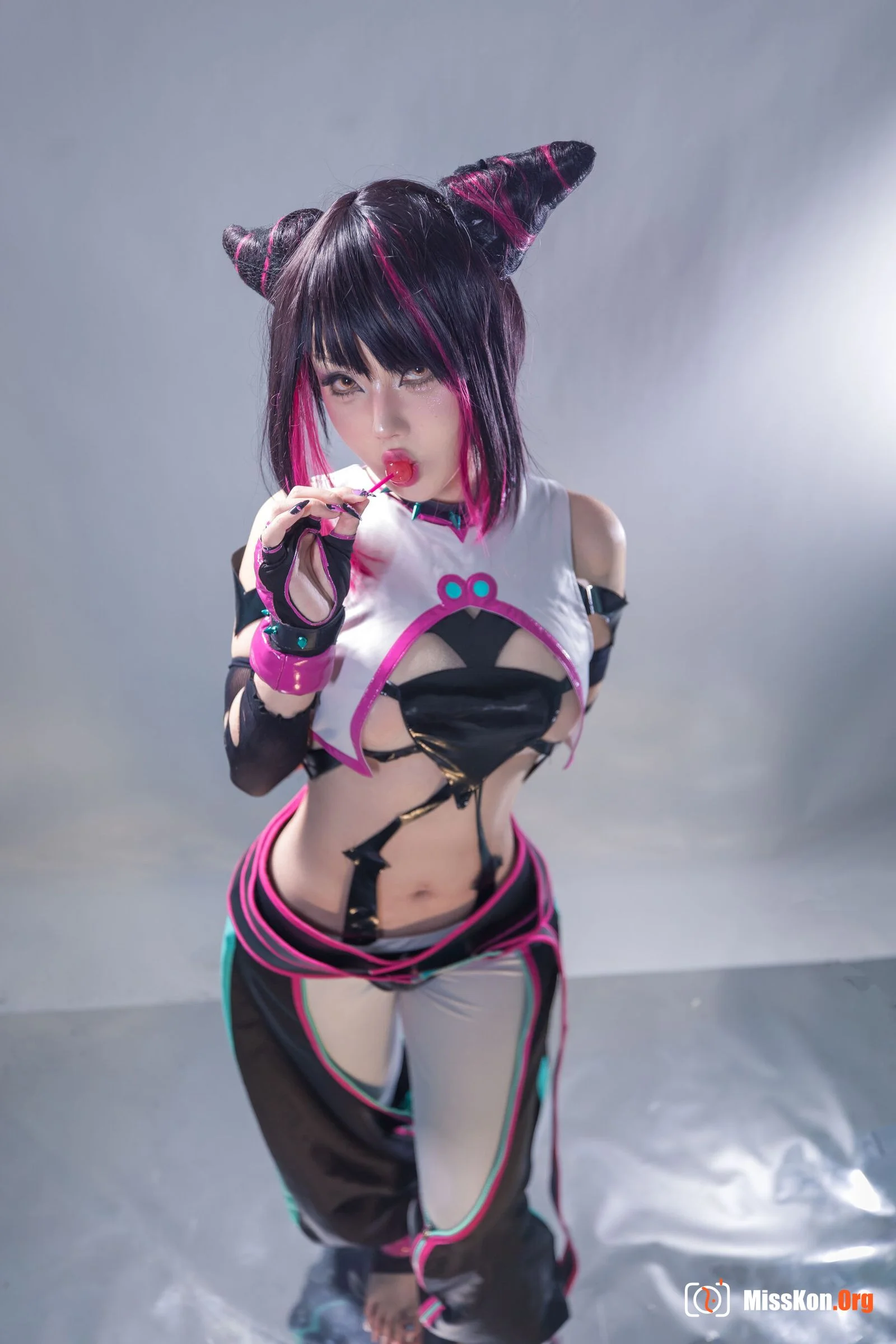 Julie Juri - Photo 6