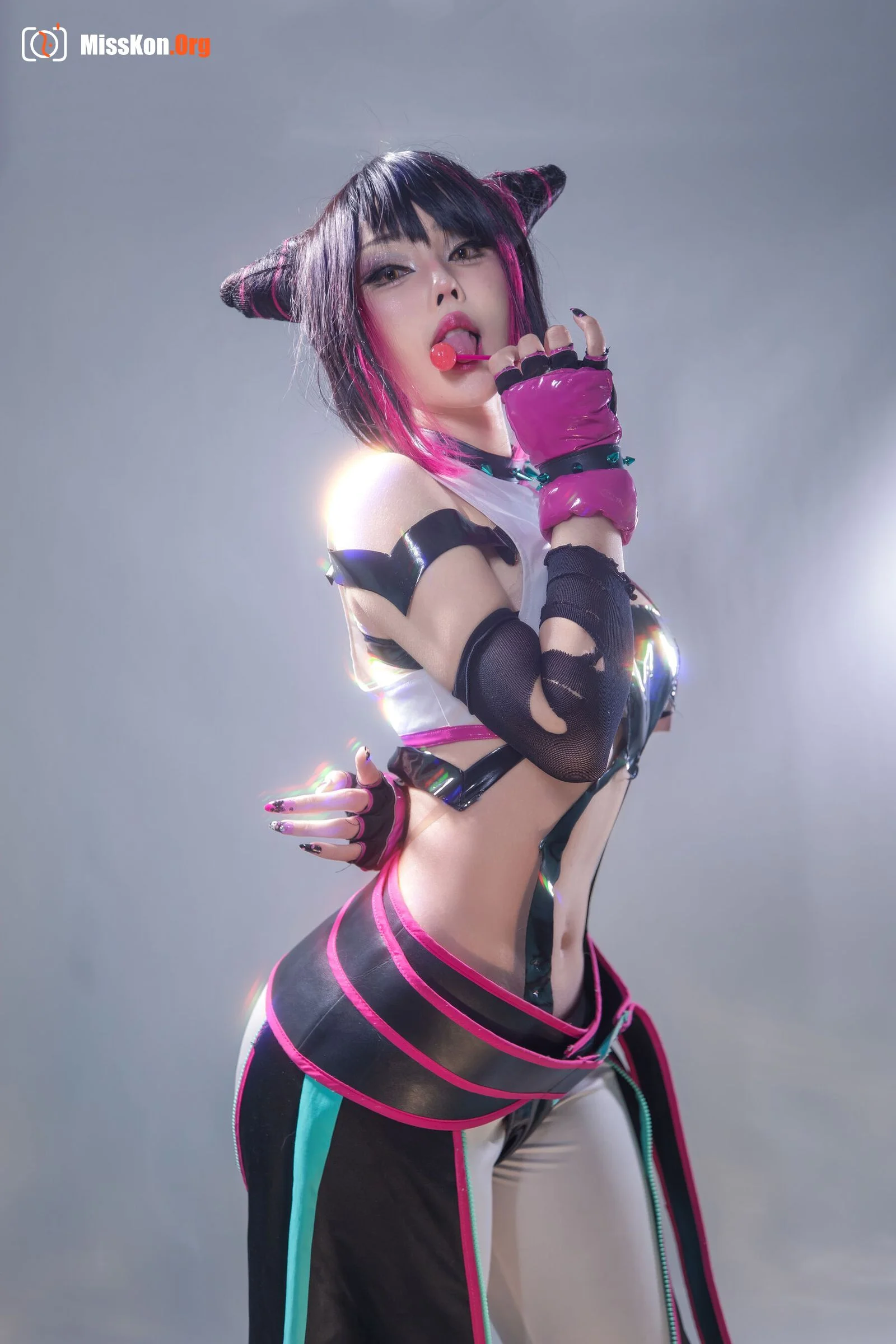 Julie Juri - Photo 8
