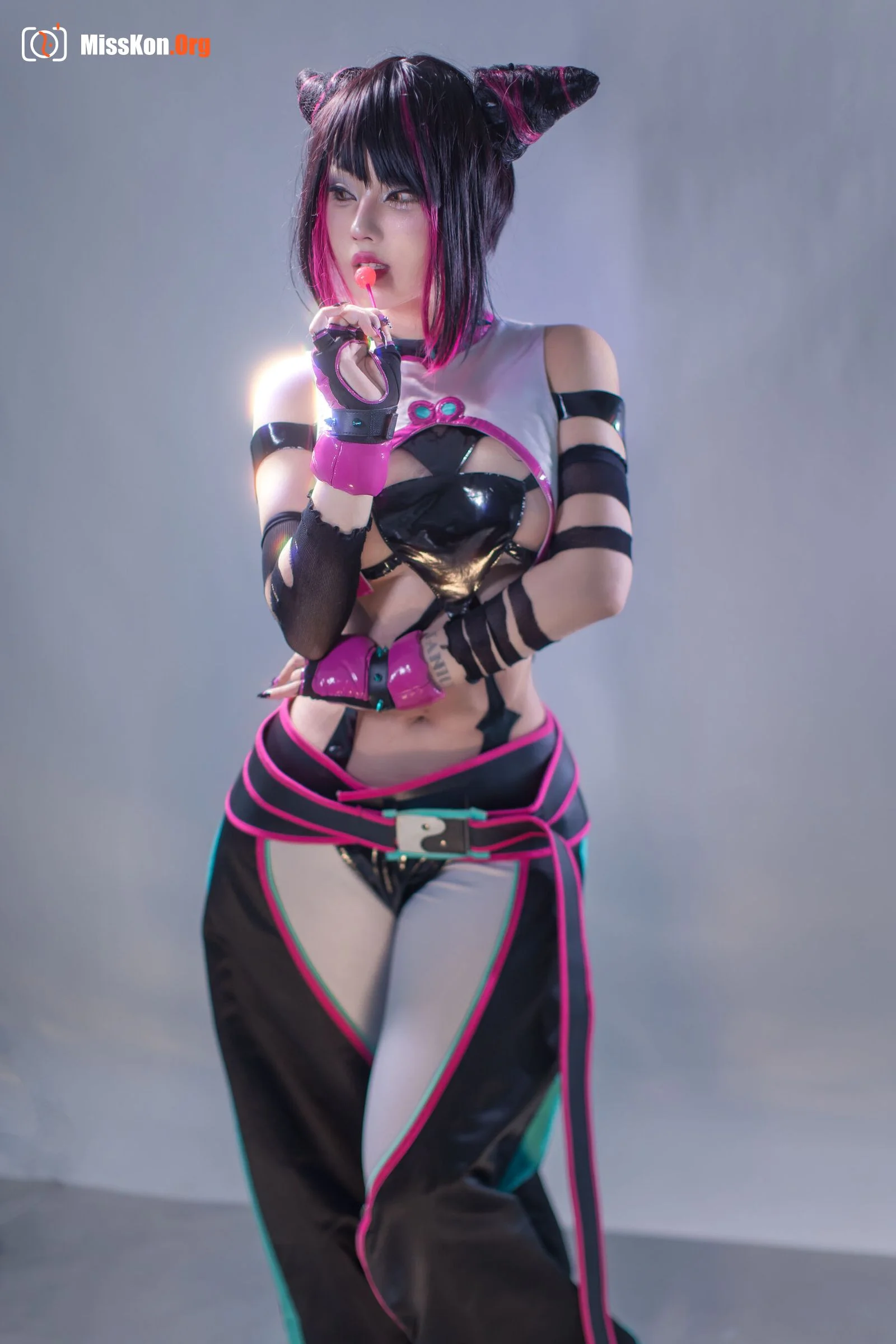 Julie Juri - Photo 9