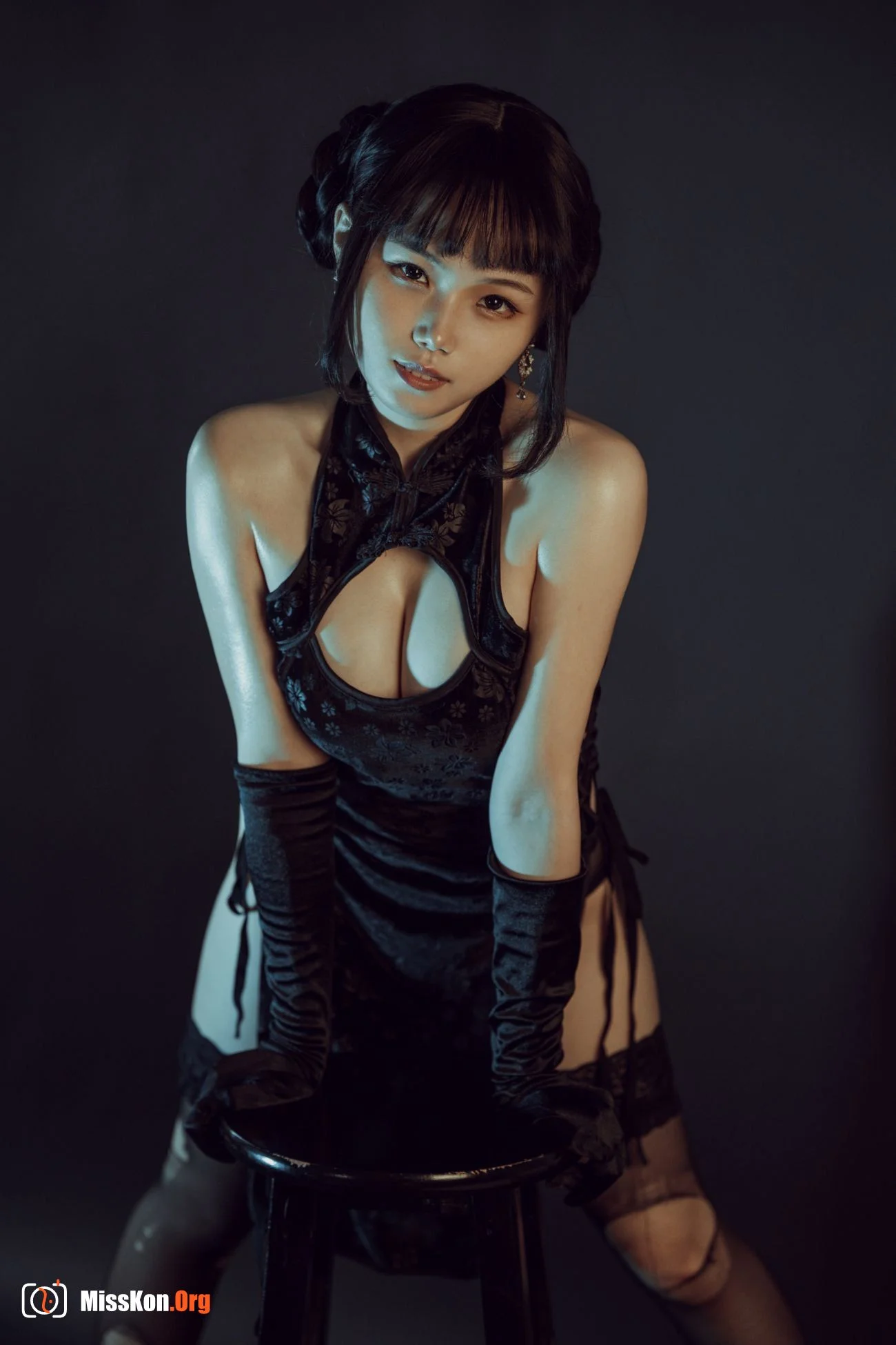 Kyouko July: Black cheongsam - Photo 12