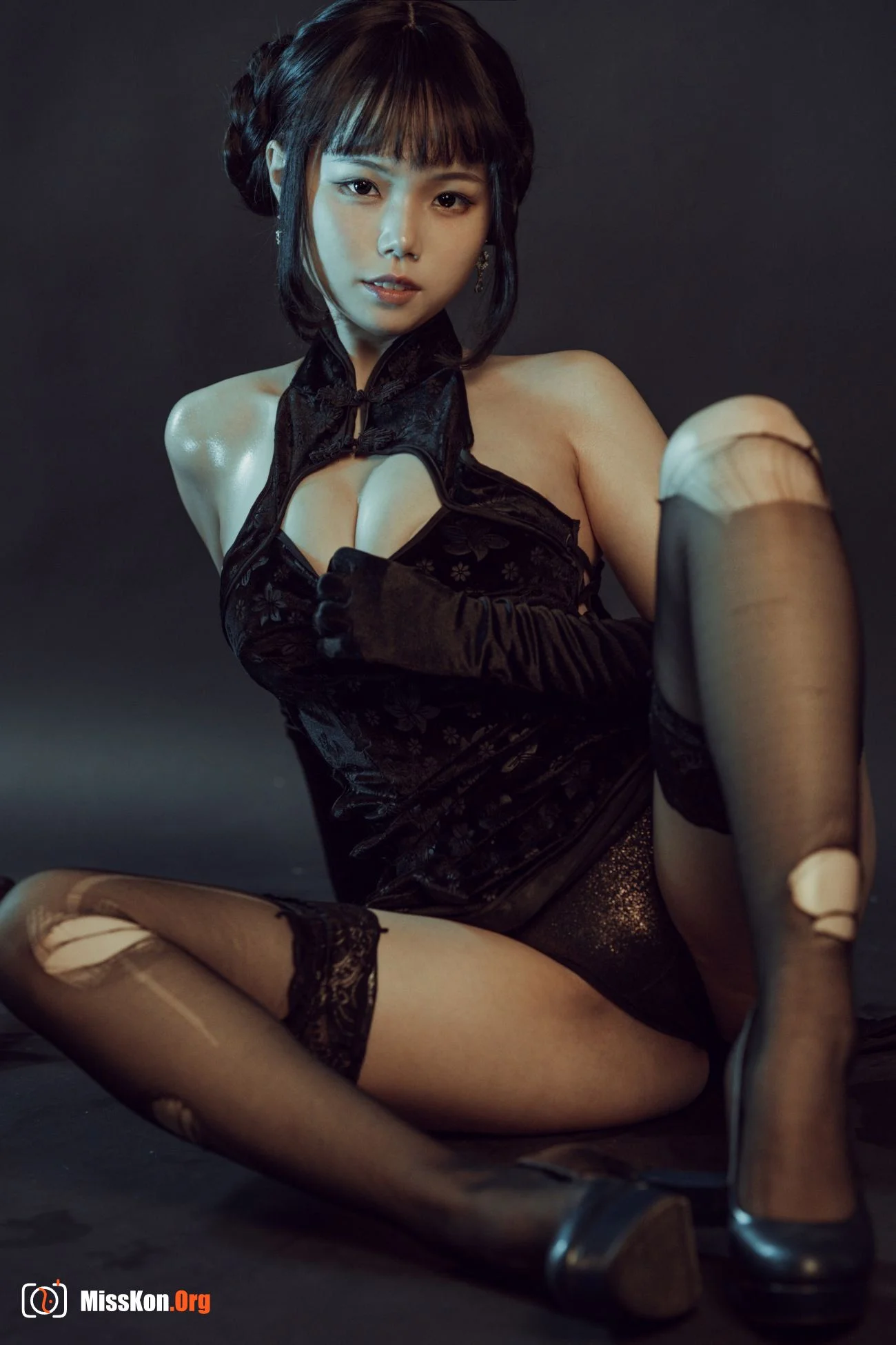 Kyouko July: Black cheongsam - Photo 14