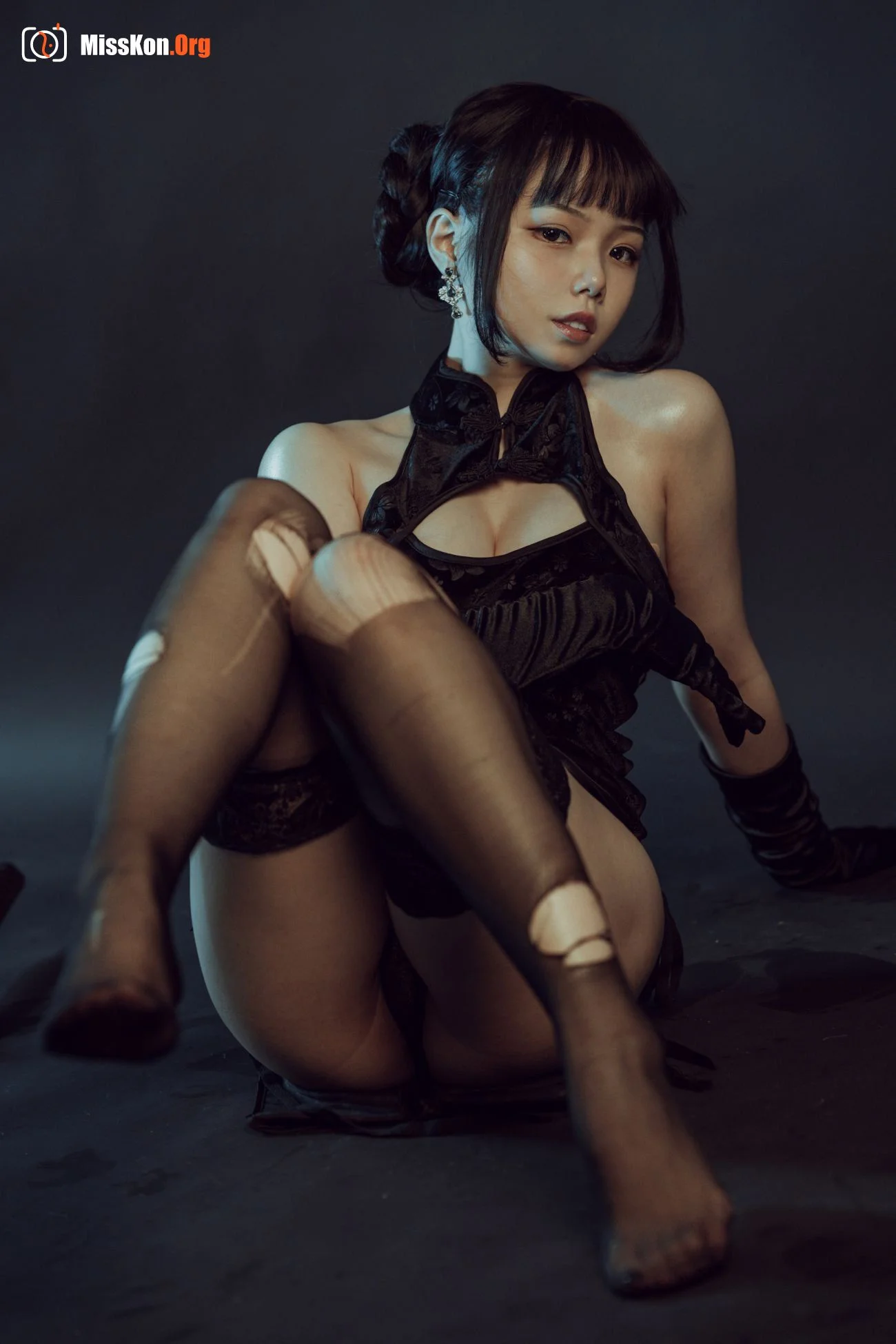 Kyouko July: Black cheongsam - Photo 16