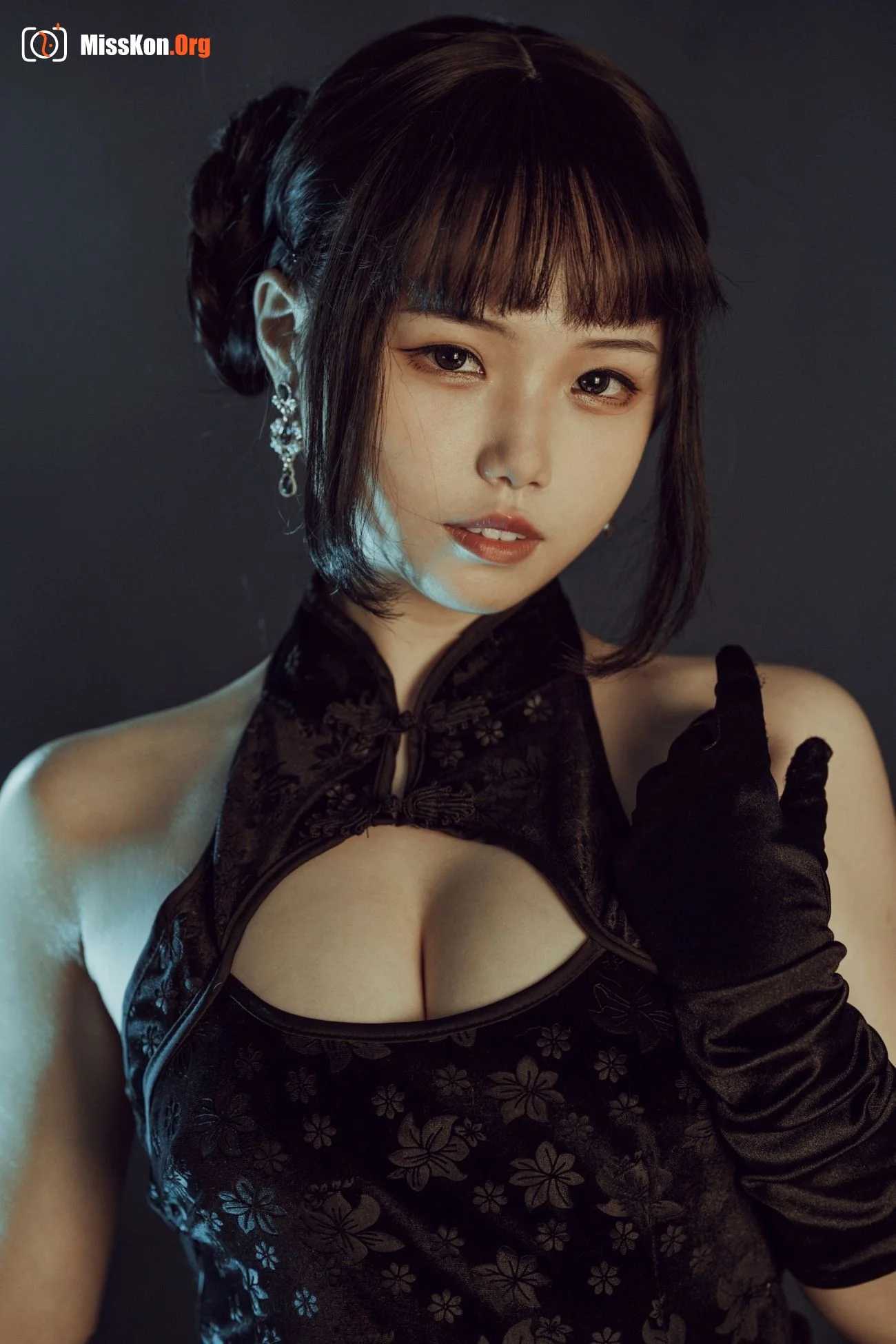 Kyouko July: Black cheongsam - Photo 3