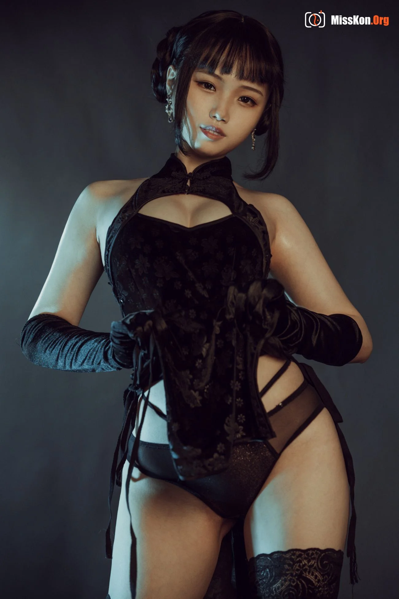 Kyouko July: Black cheongsam - Photo 4