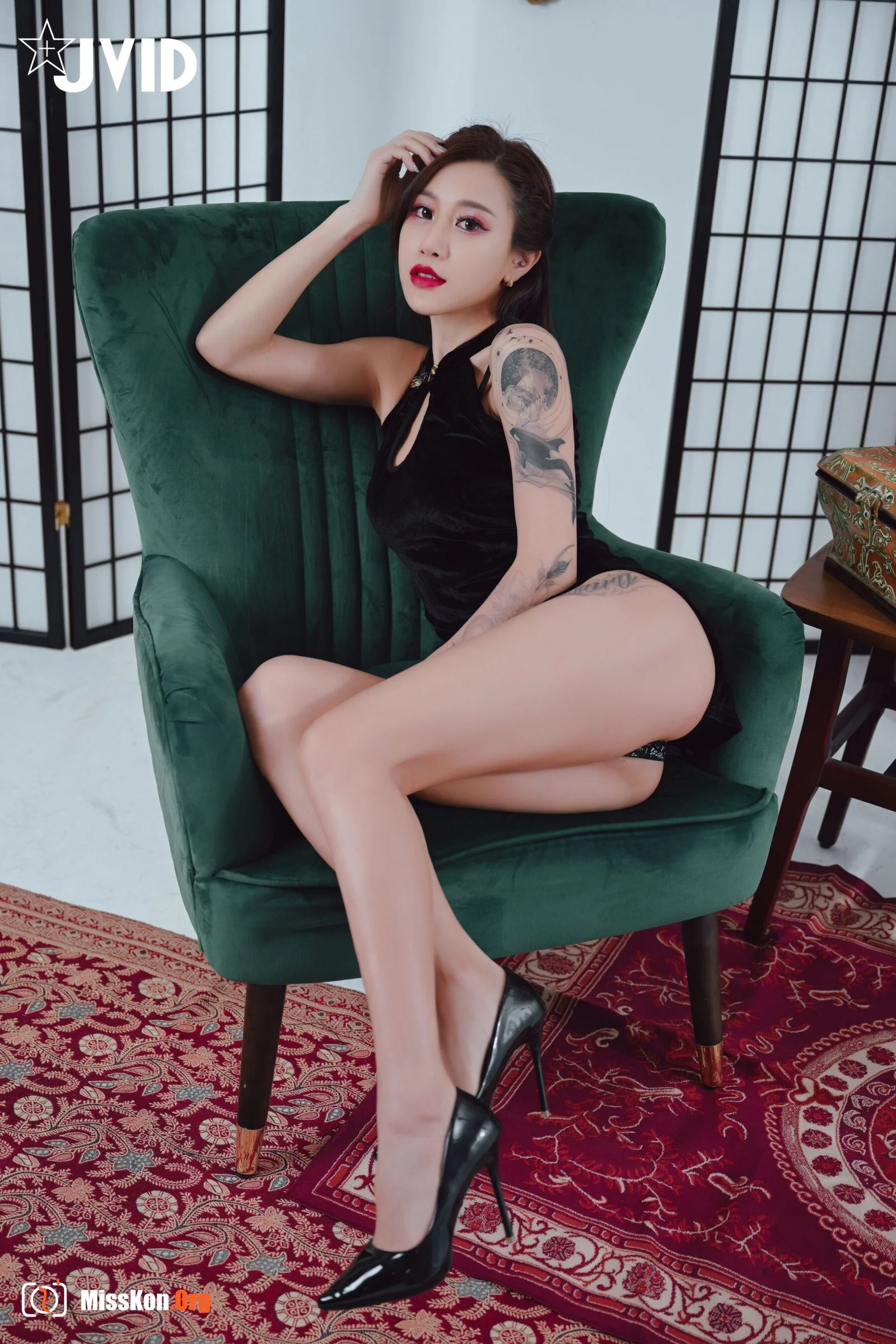 Lara: Elegant women - Photo 12