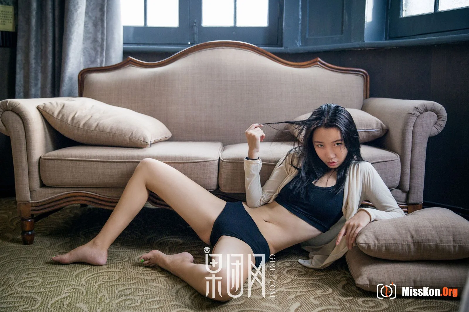 Large-scale interpretation of female doctor (TG.021) - Photo 10