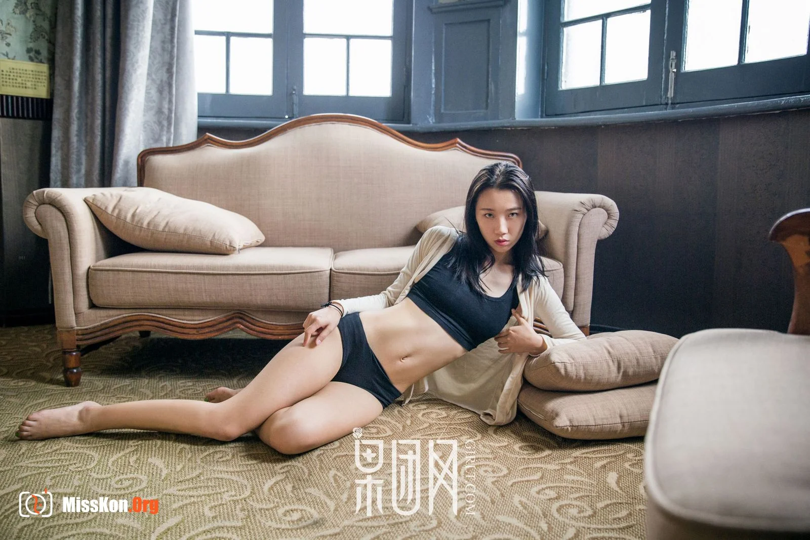 Large-scale interpretation of female doctor (TG.021) - Photo 13