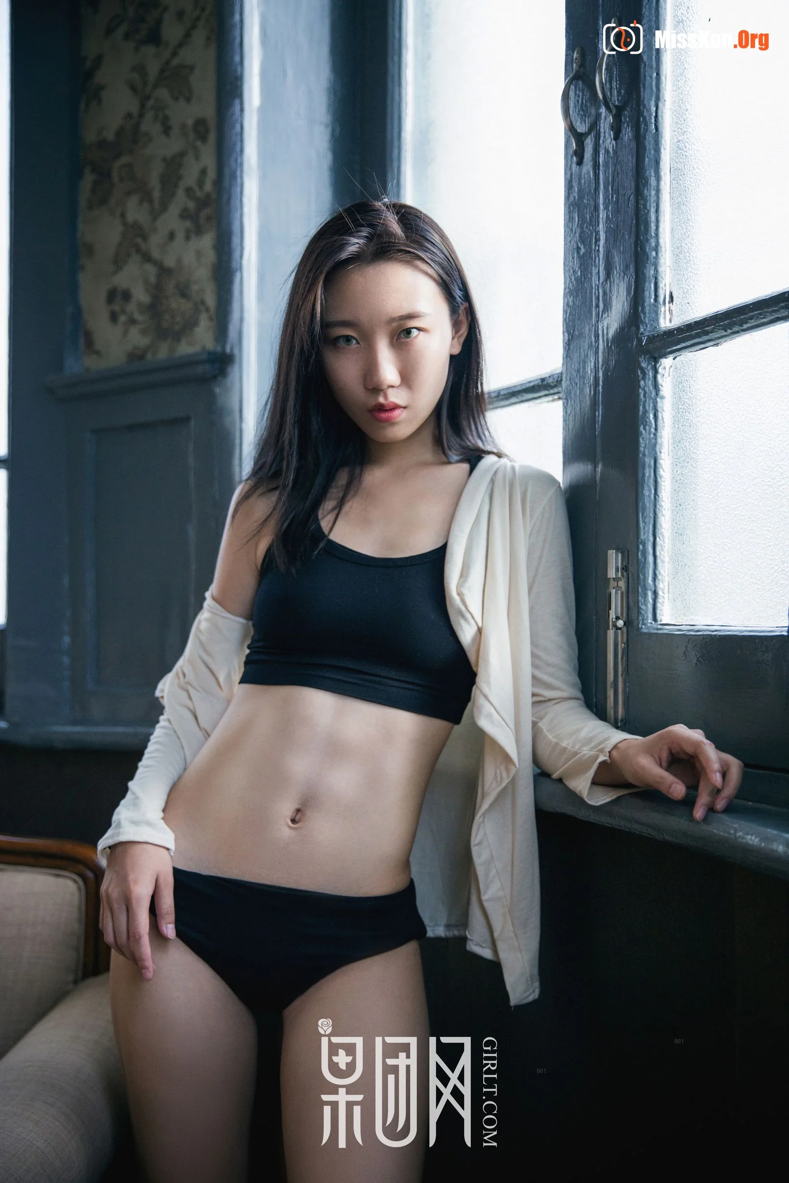 Large-scale interpretation of female doctor (TG.021) - Photo 4