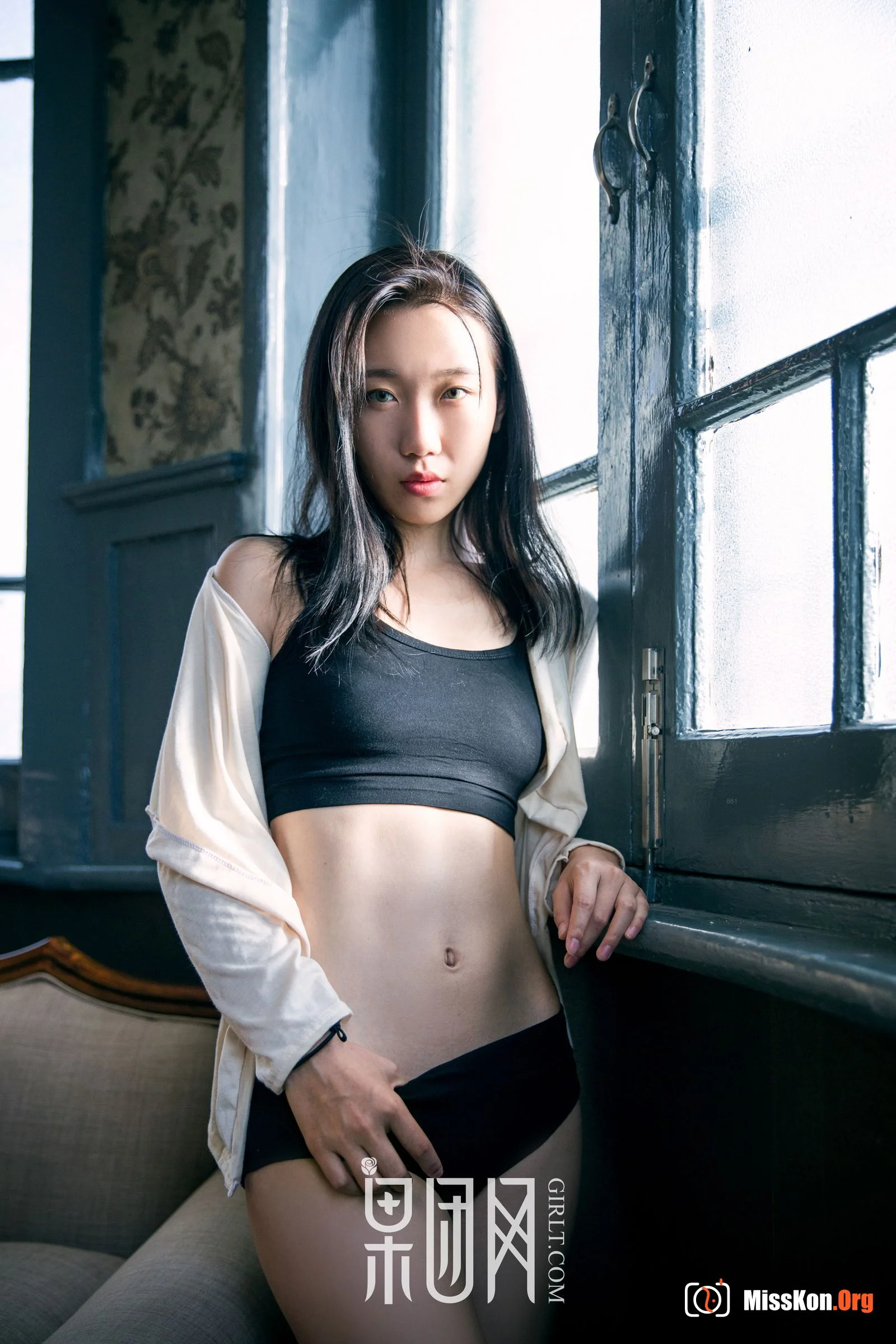 Large-scale interpretation of female doctor (TG.021) - Photo 8