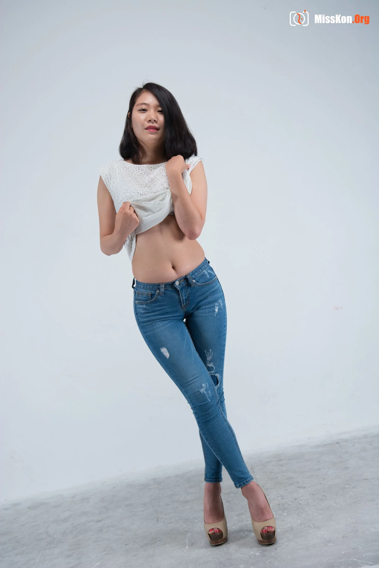 Large-scale leak of nude photos in Korean entertainment industry P13 - Photo 20