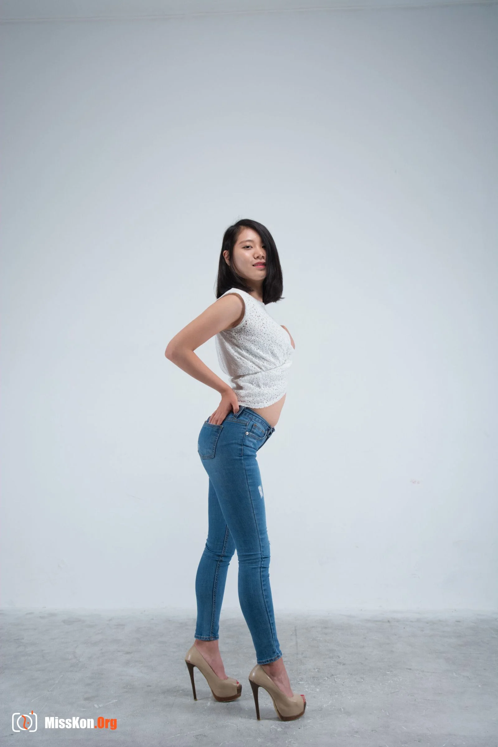 Large-scale leak of nude photos in Korean entertainment industry P13 - Photo 8