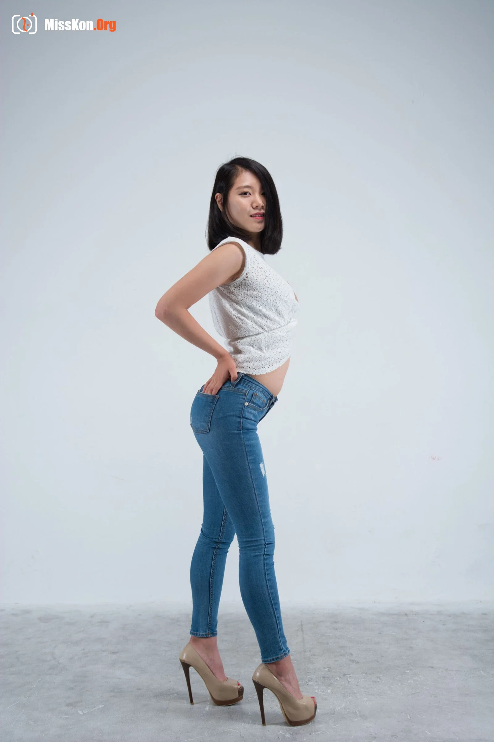 Large-scale leak of nude photos in Korean entertainment industry P13 - Photo 9
