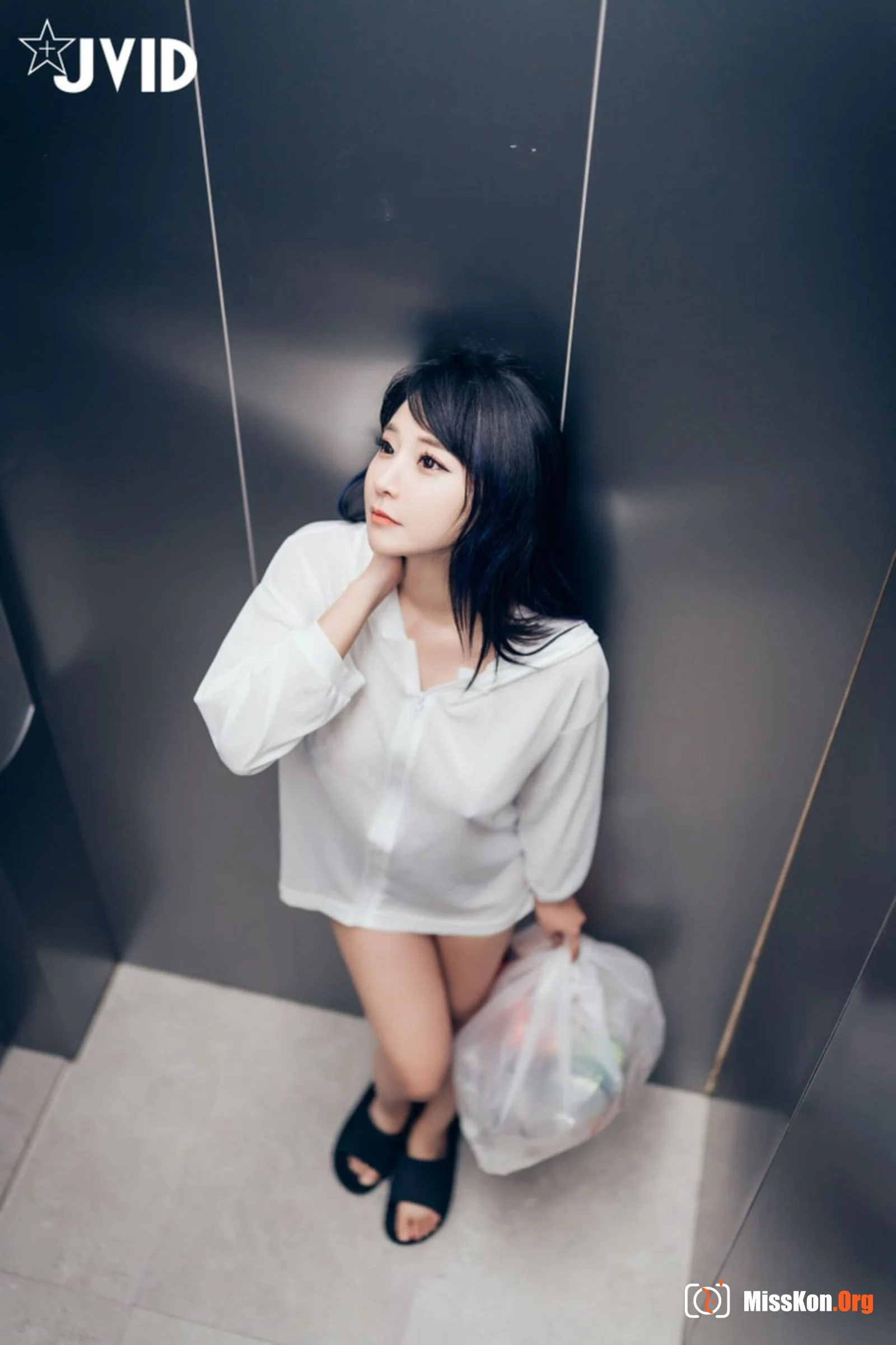 Lele (Jvid): Elevator emergency stop climax - Photo 14