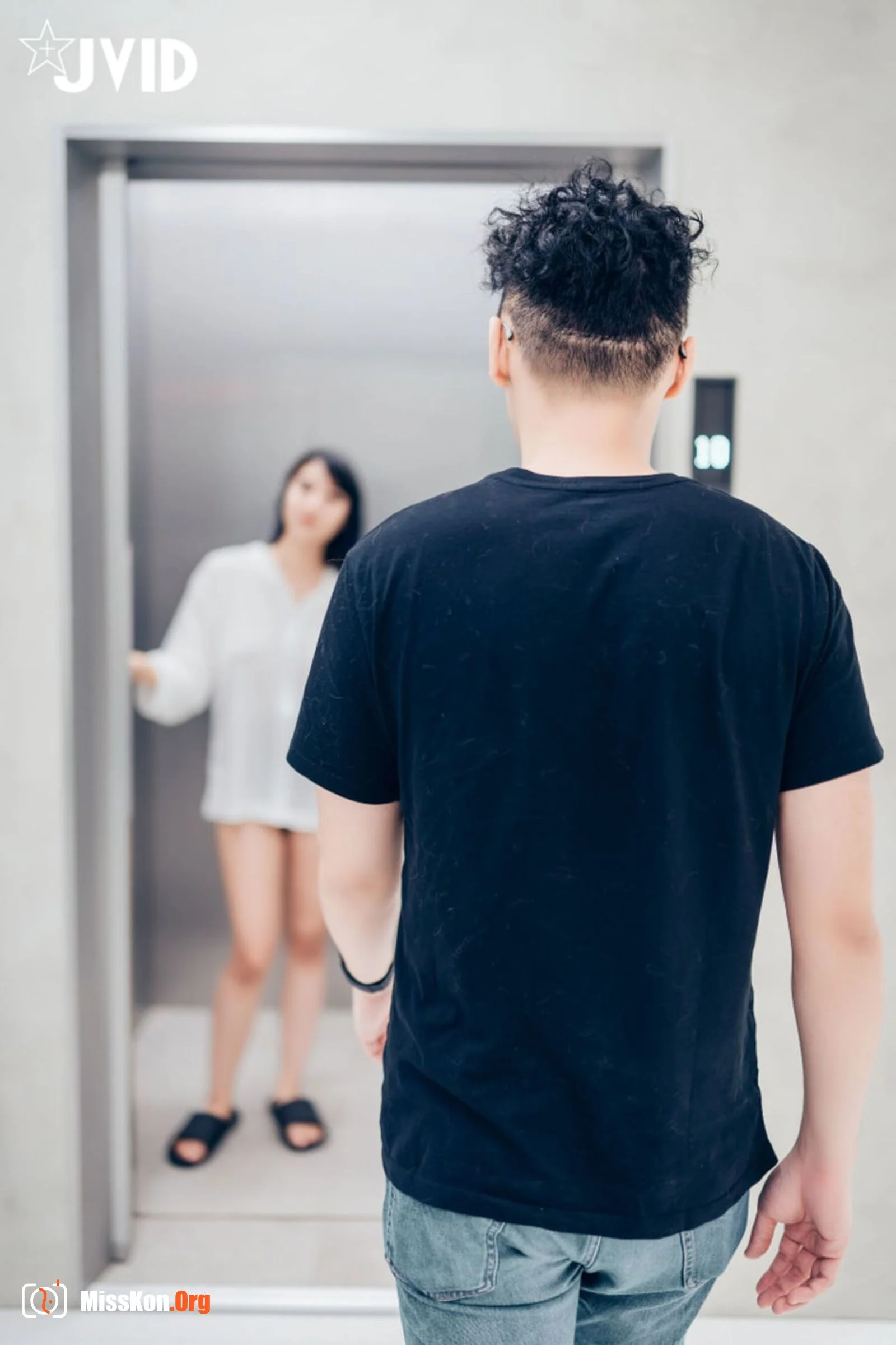 Lele (Jvid): Elevator emergency stop climax - Photo 20