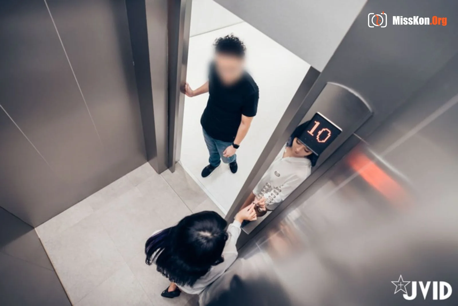 Lele (Jvid): Elevator emergency stop climax - Photo 24