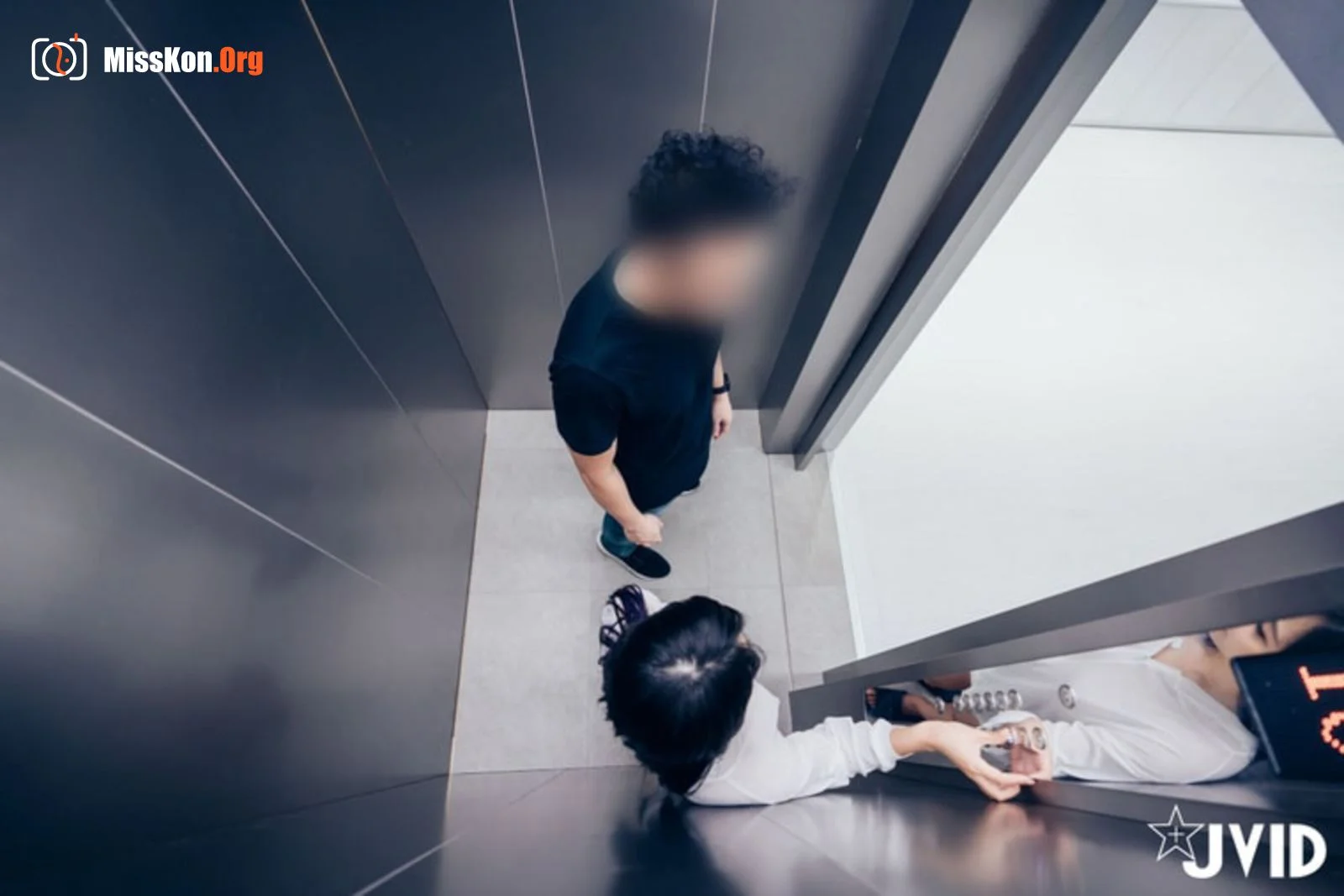Lele (Jvid): Elevator emergency stop climax - Photo 25