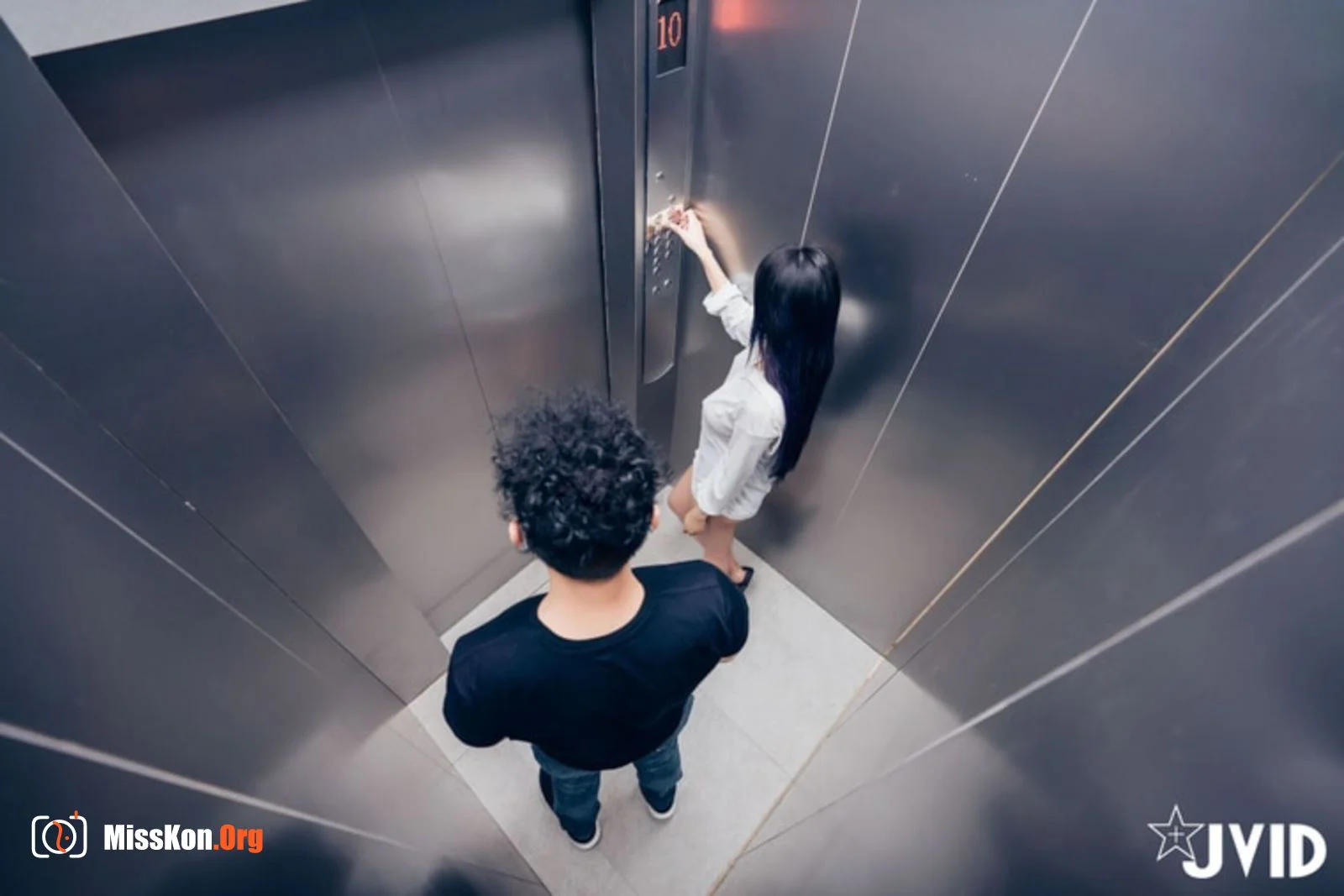 Lele (Jvid): Elevator emergency stop climax - Photo 26