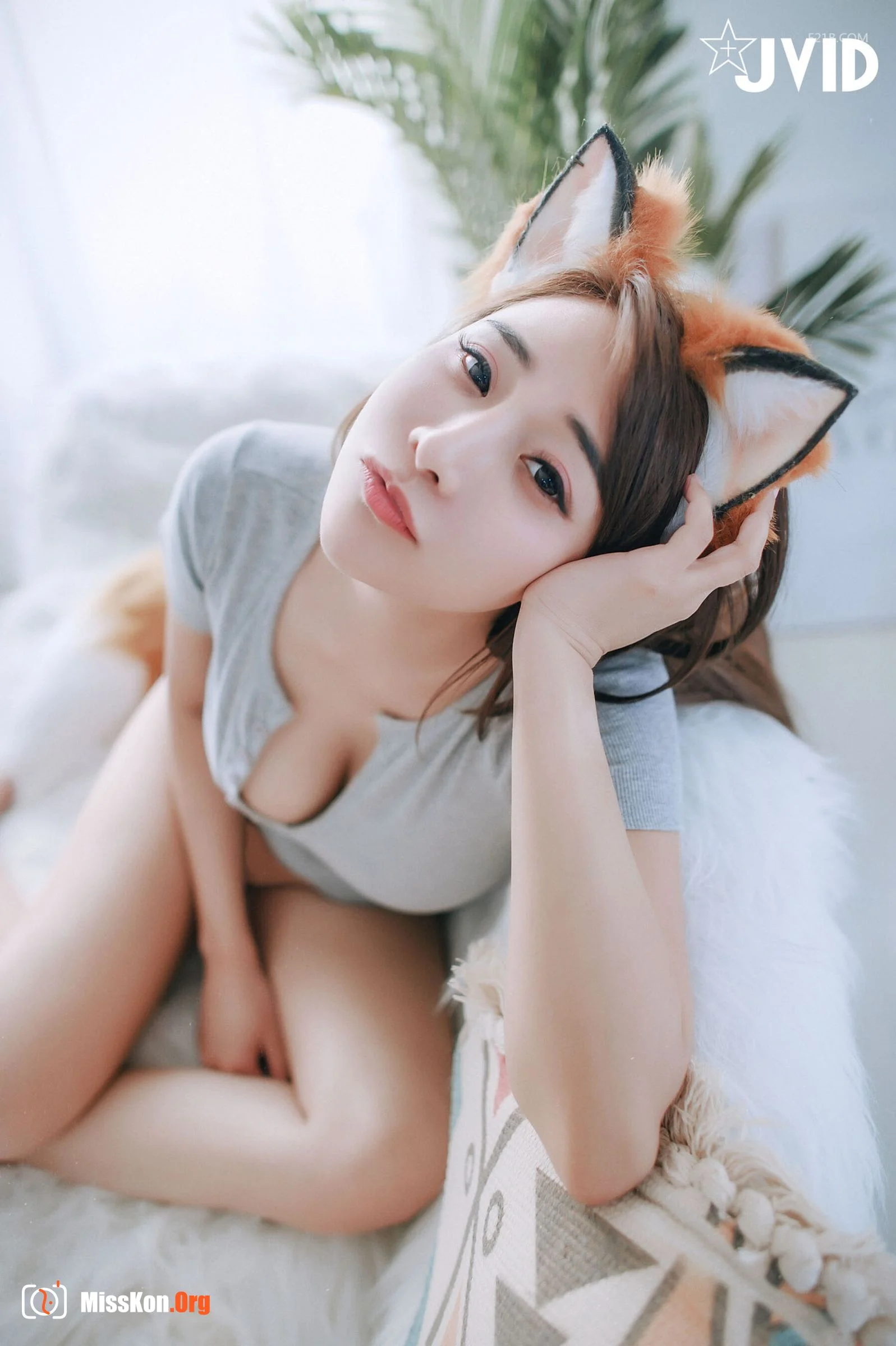 Lele: My fox girlfriend is in heat and just wants to mate and cum - Photo 2