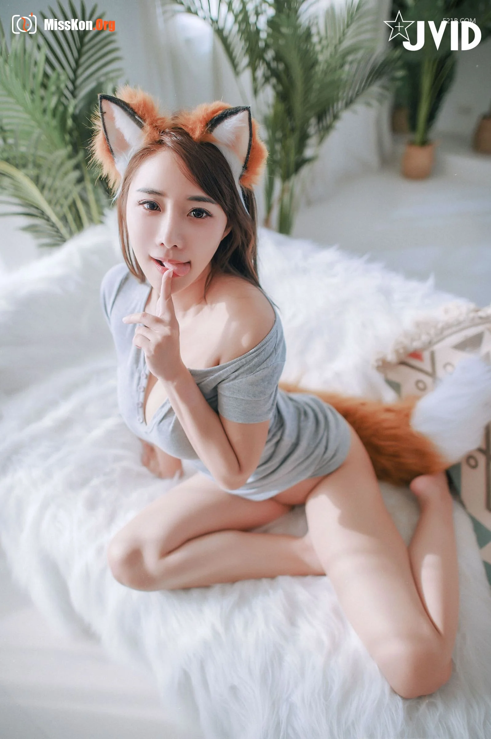 Lele: My fox girlfriend is in heat and just wants to mate and cum - Photo 4