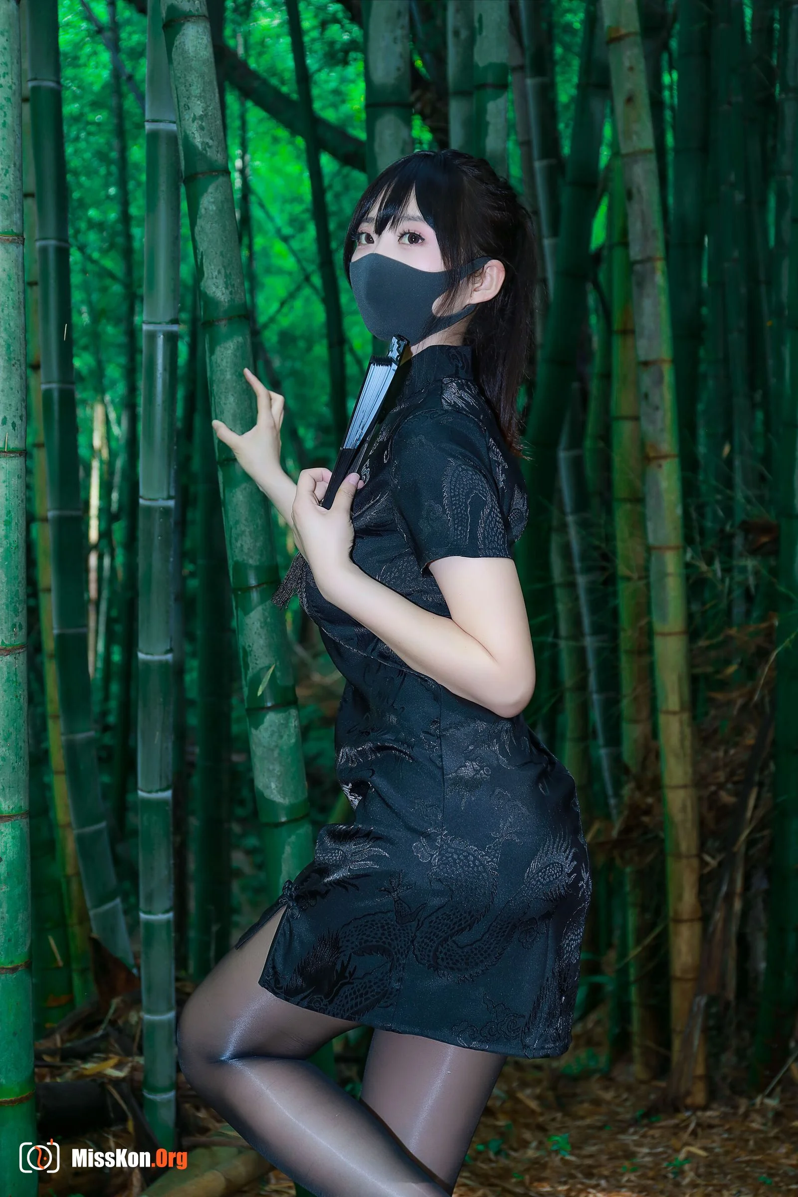 Li Jia: Black Cheongsam Forest - Photo 10