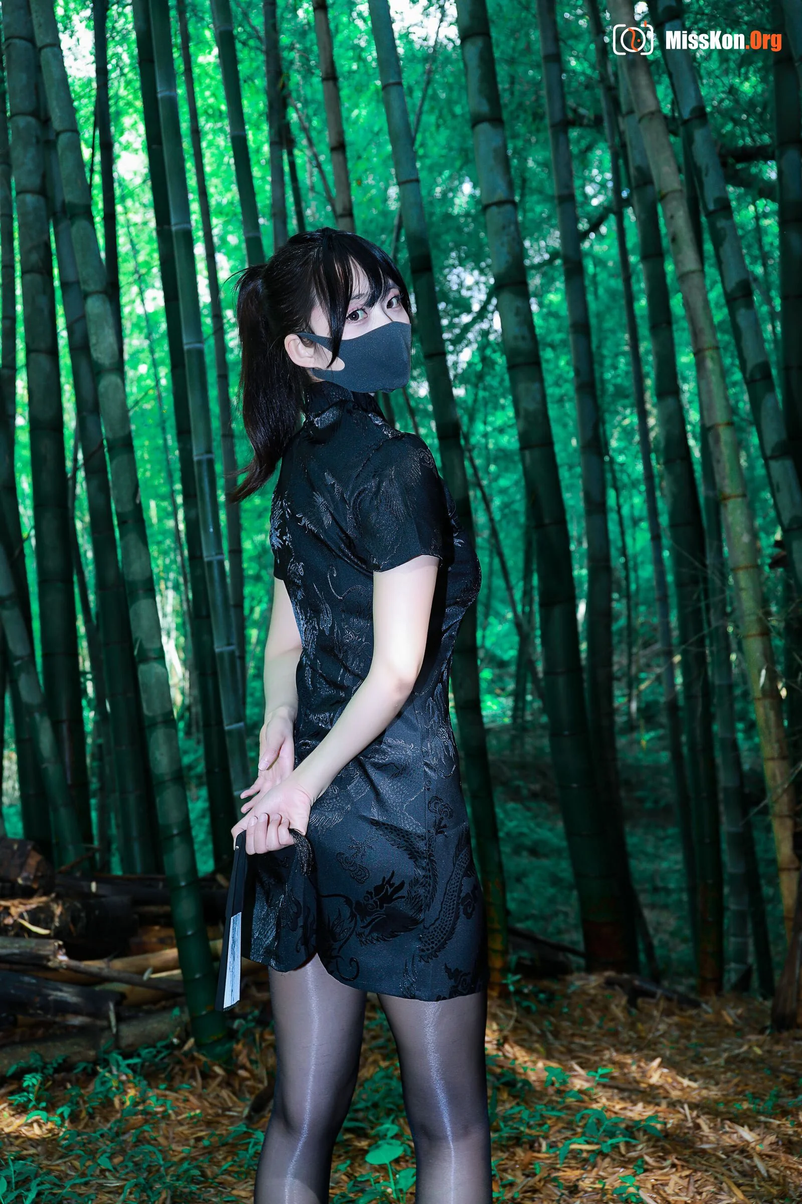 Li Jia: Black Cheongsam Forest - Photo 3