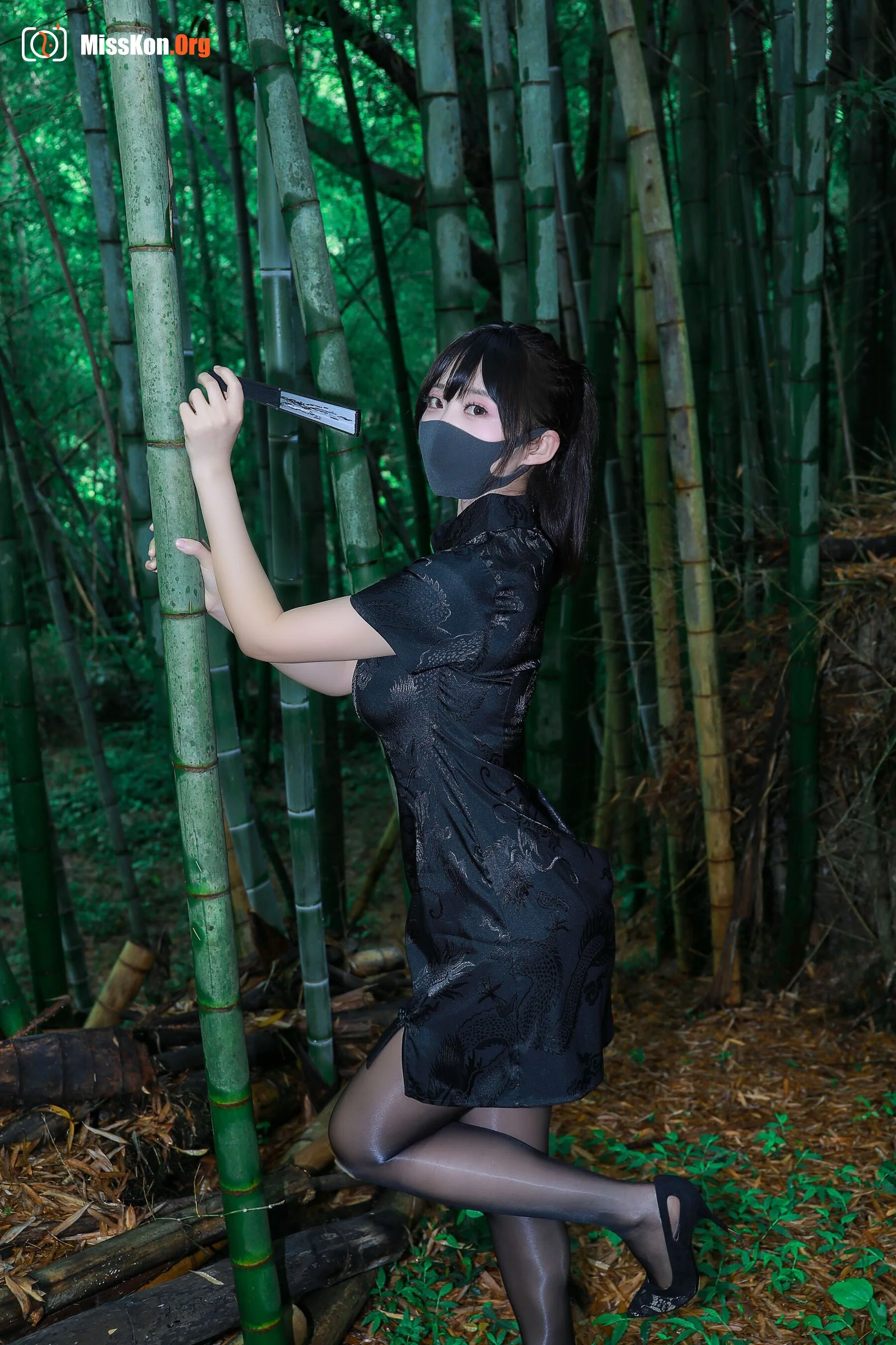 Li Jia: Black Cheongsam Forest - Photo 7