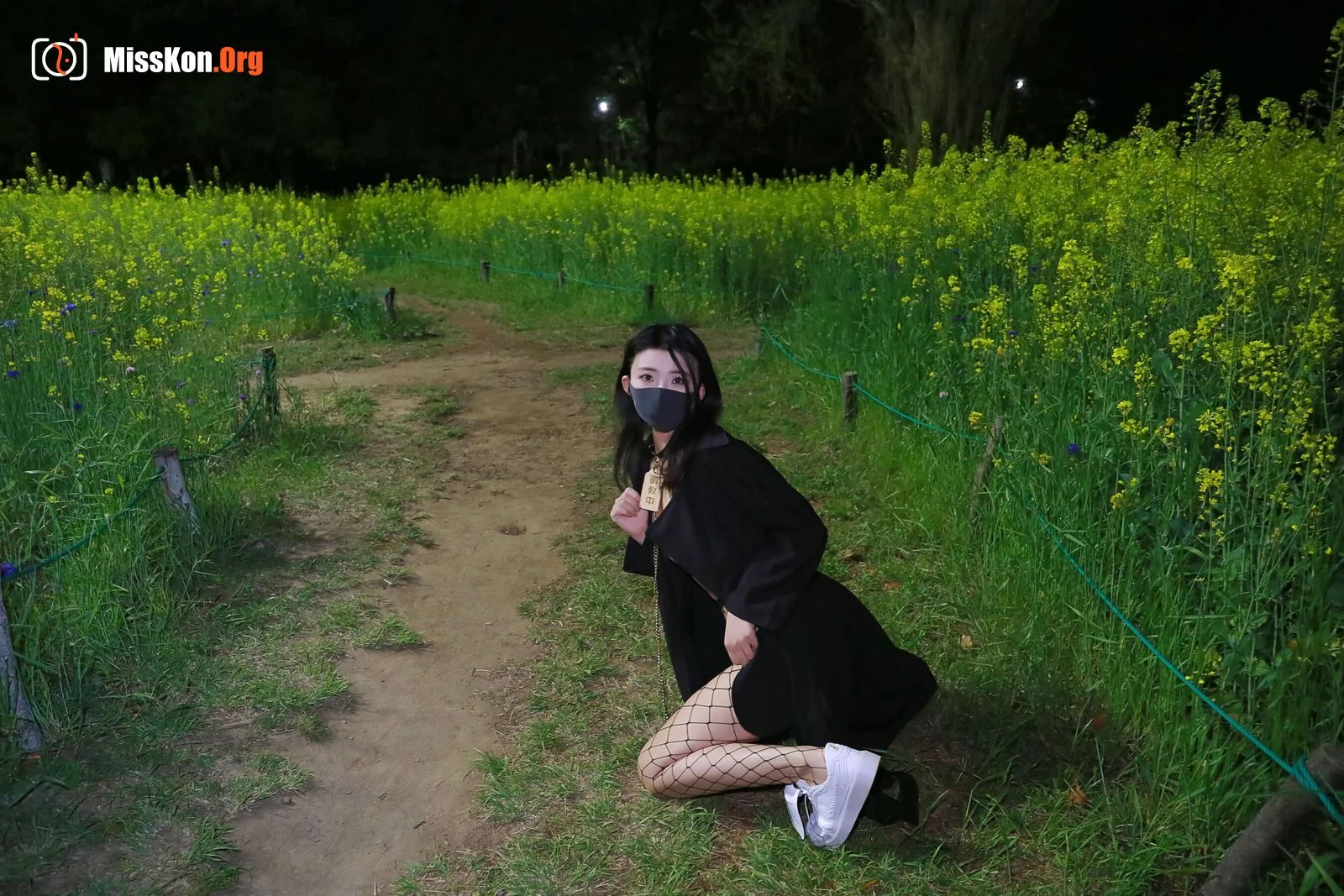 Li Jia: Outdoor with text - Photo 13
