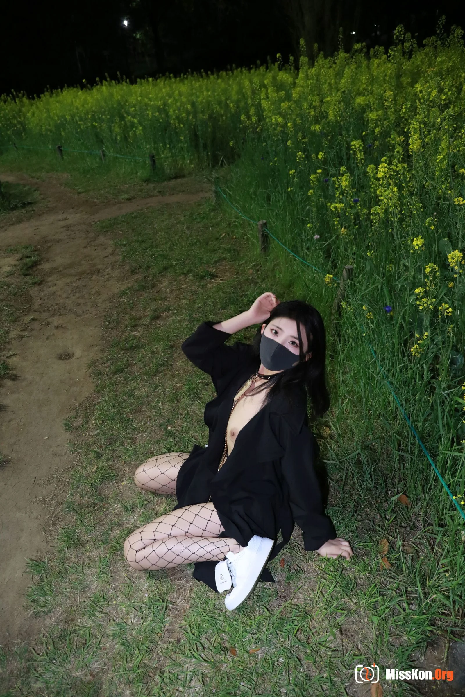 Li Jia: Outdoor with text - Photo 17
