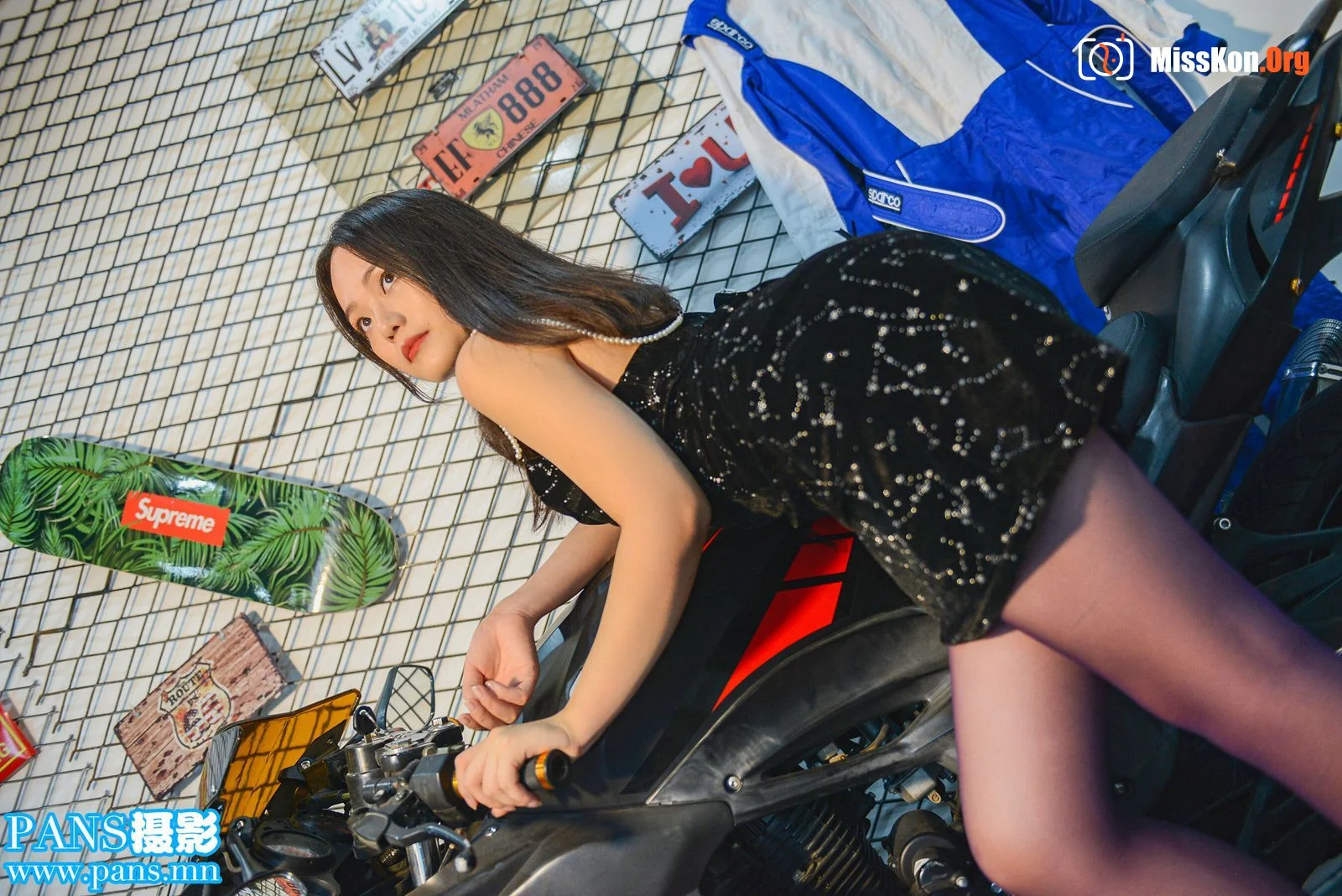 Li Mo - Photo 11