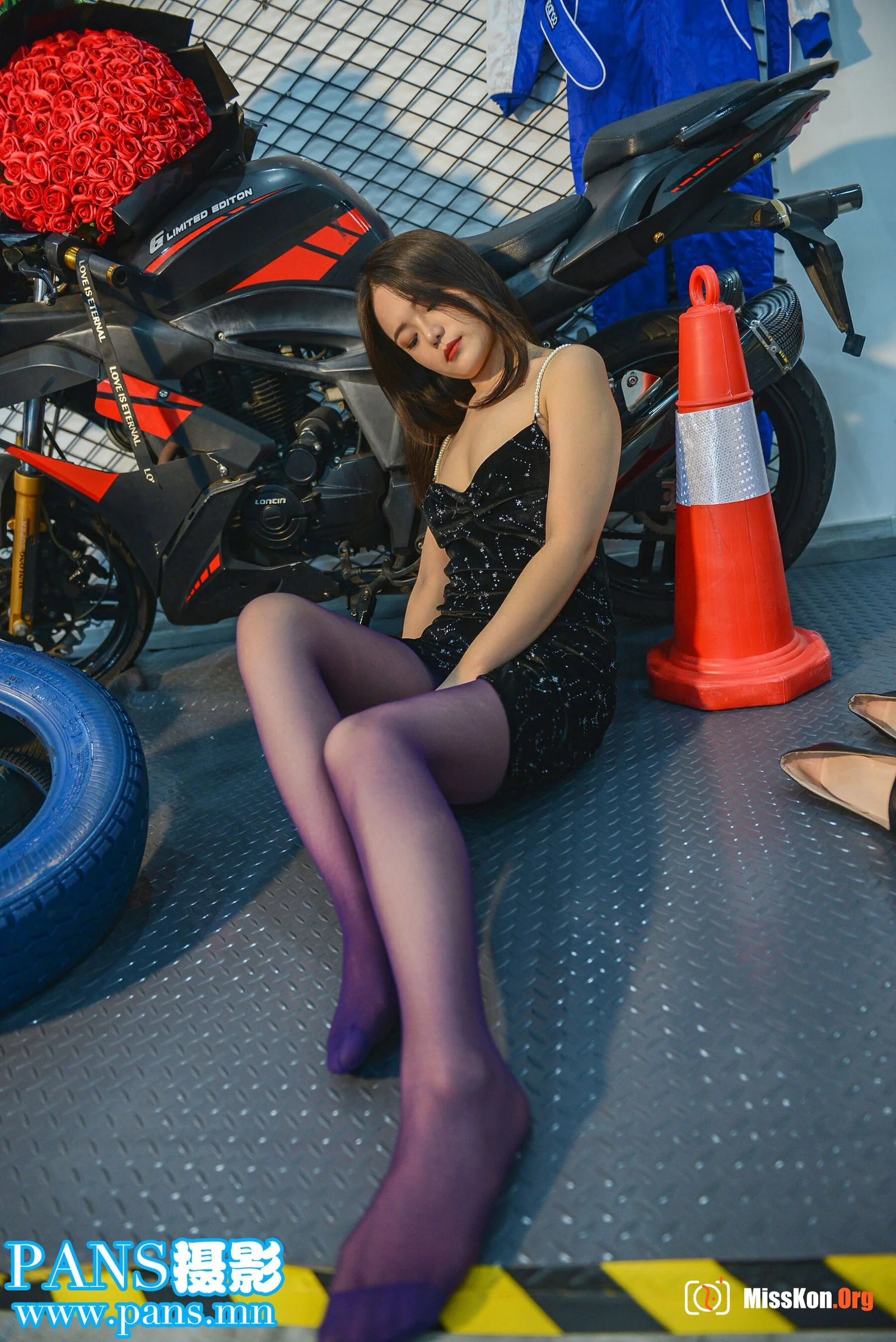 Li Mo - Photo 31