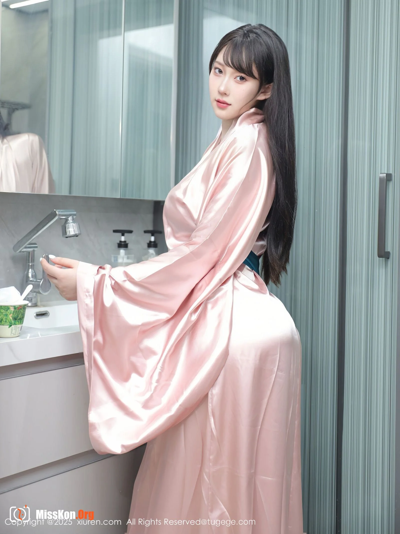 Li Qinenlrene - Photo 3