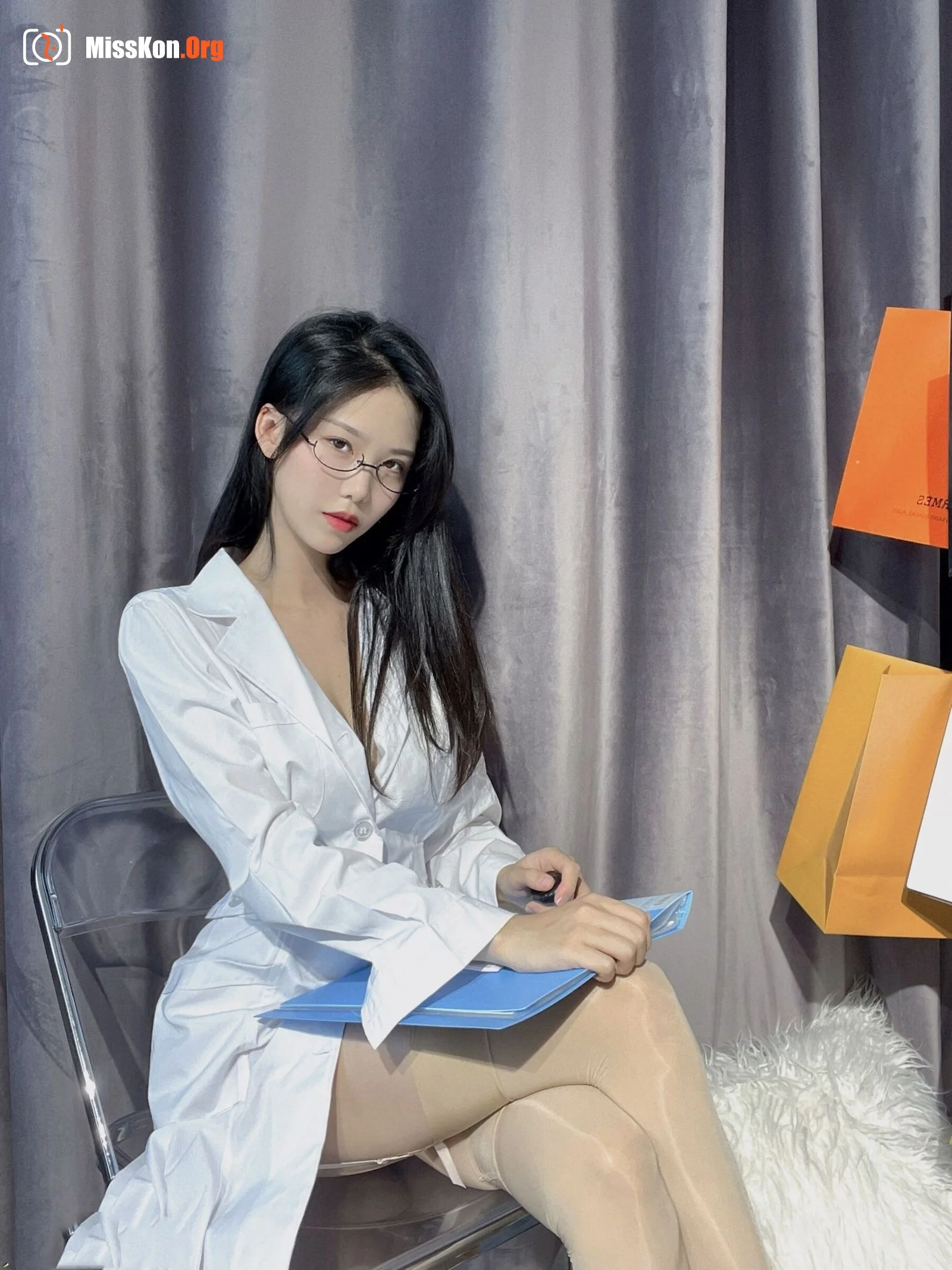 Li Shi's "Special Treatment" - Photo 4